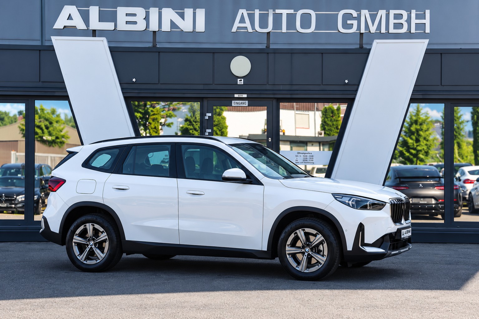 BMW X1 20d xDrive-showroom-element-1