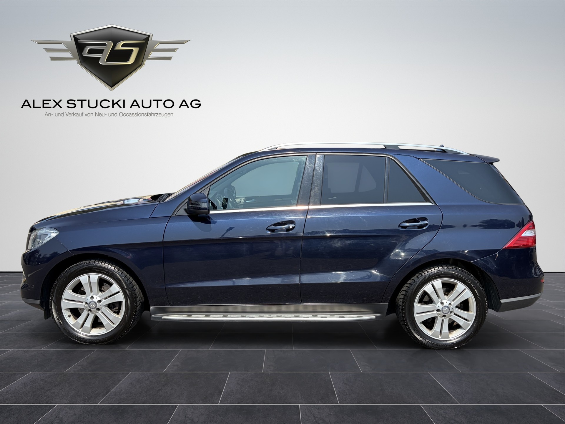 MERCEDES-BENZ ML 350 4Matic 7G-Tronic-showroom-element-3