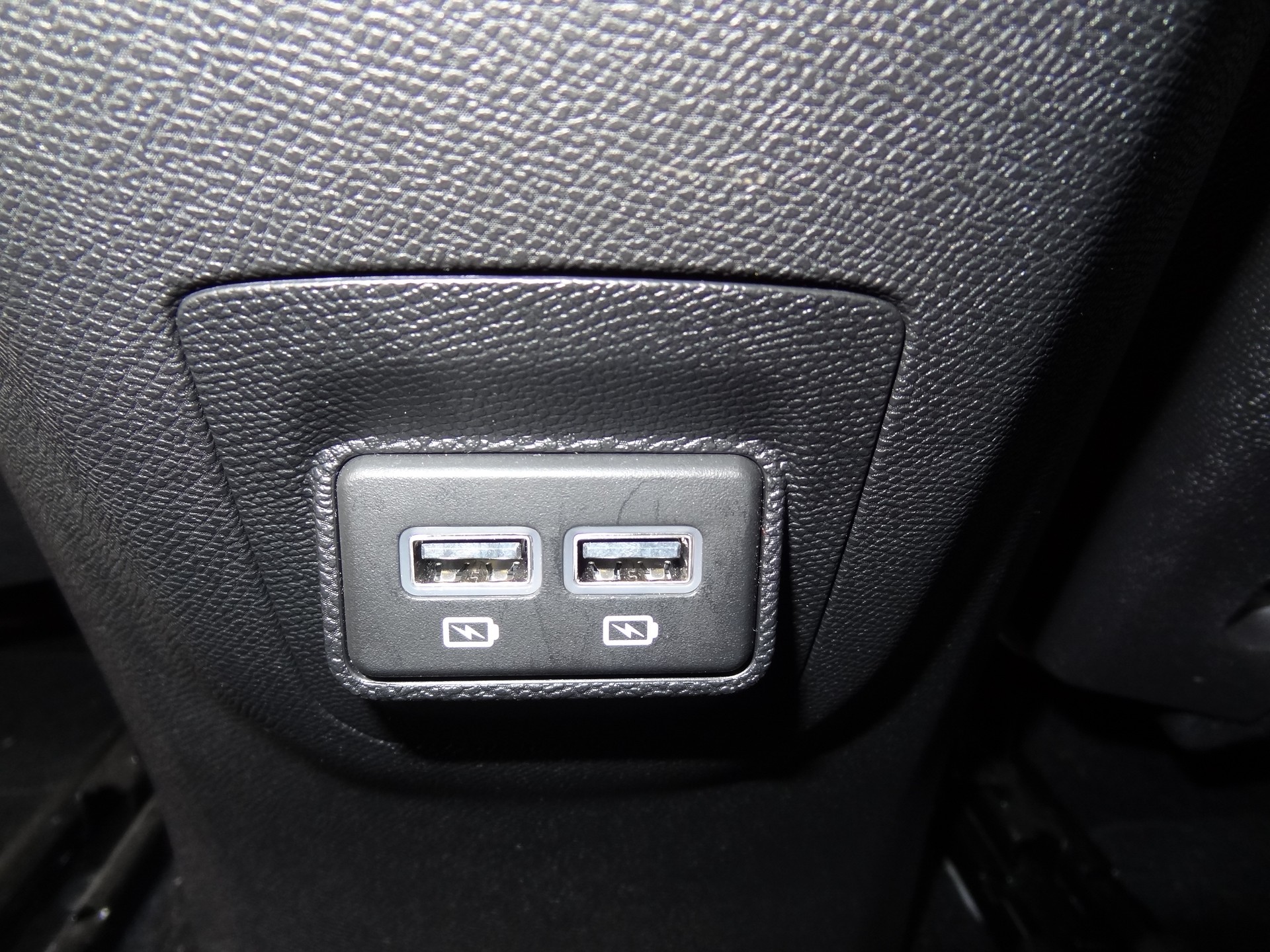 PEUGEOT 3008 1.5 BlueHDi GT EAT8-image-10