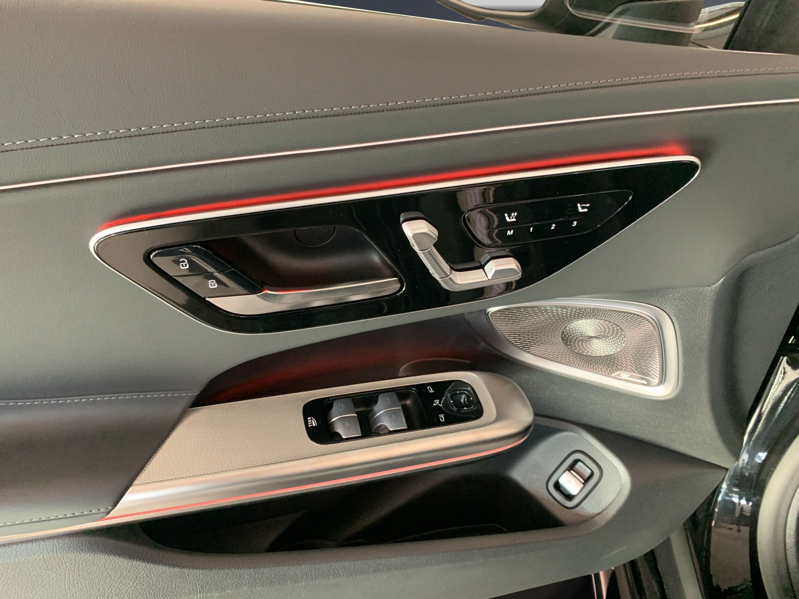 MERCEDES-BENZ CLE AMG 53 Cabriolet 4MATIC+-image-5
