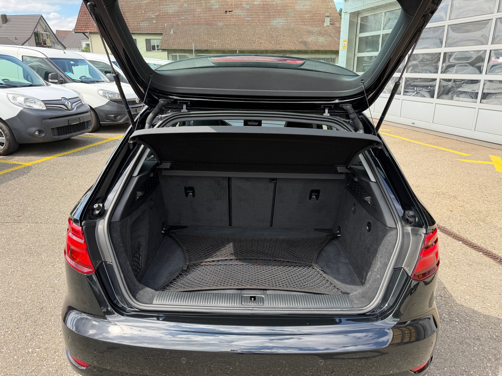 AUDI A3 Sportback 2.0 TDI Sport S-tronic quattro-image-13