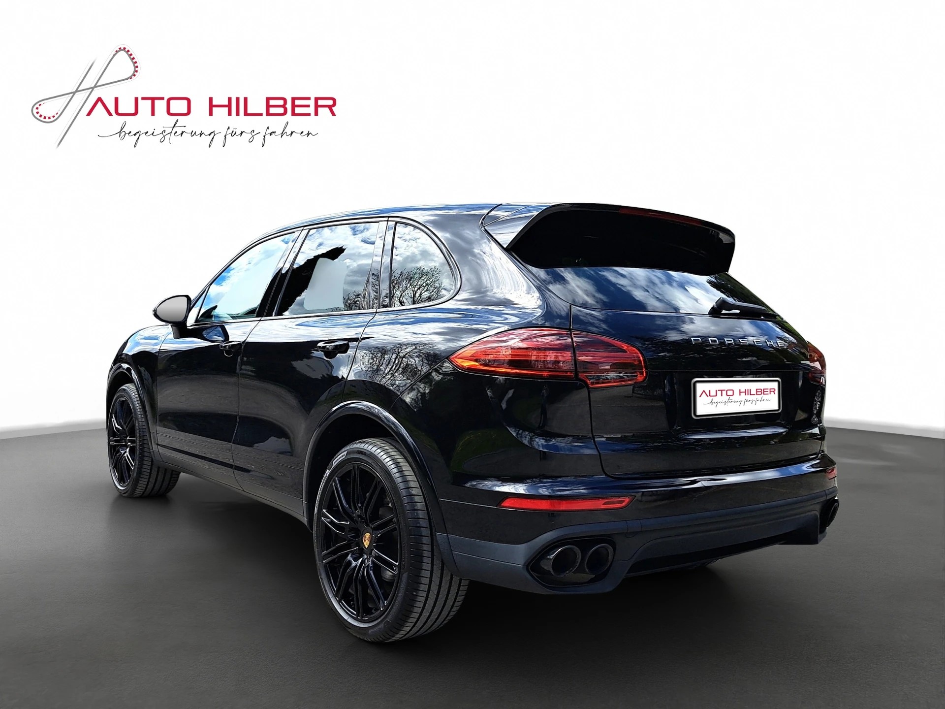 PORSCHE Cayenne S-showroom-element-3