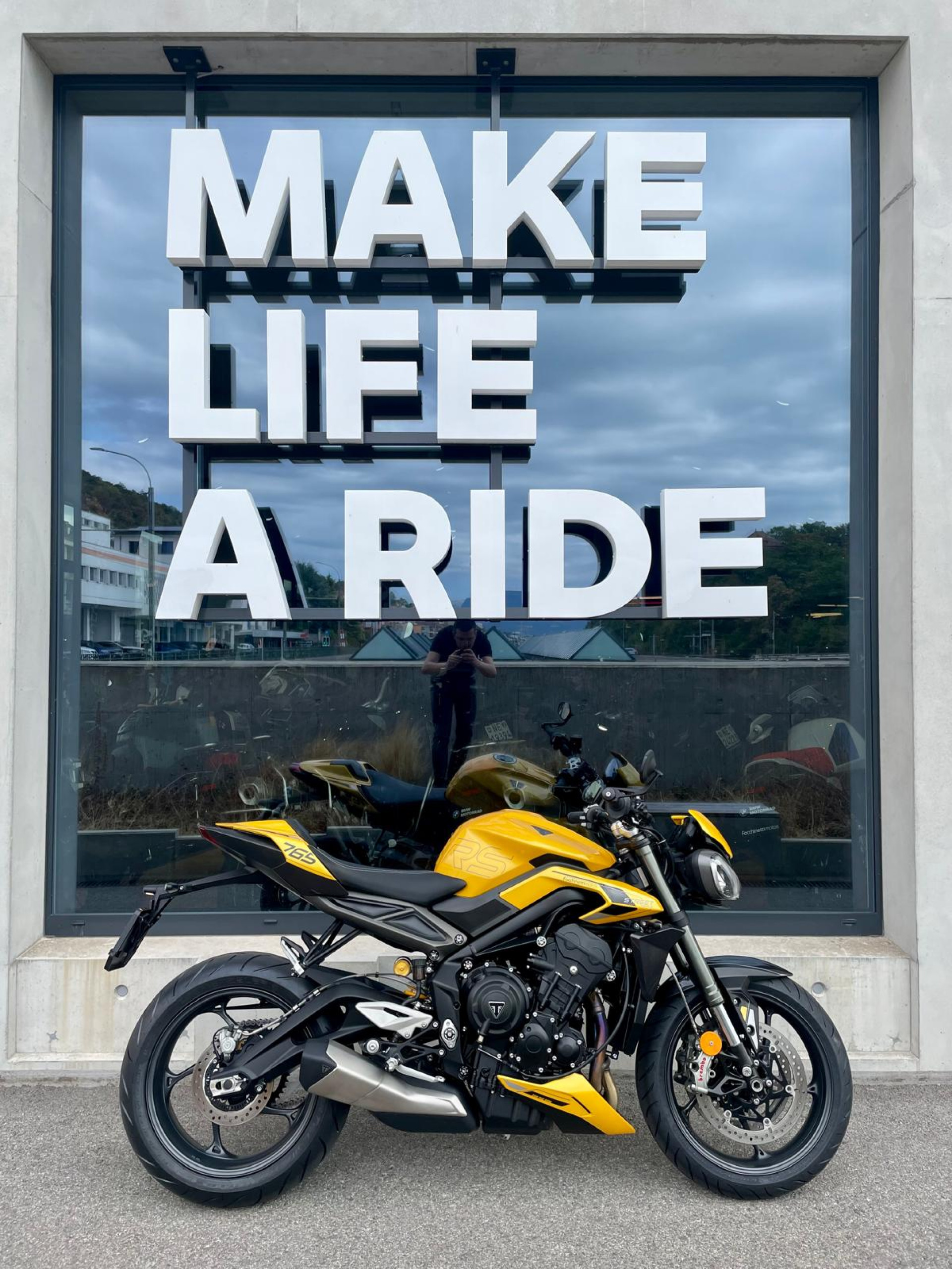TRIUMPH Street Triple 765 RS-showroom-element-1