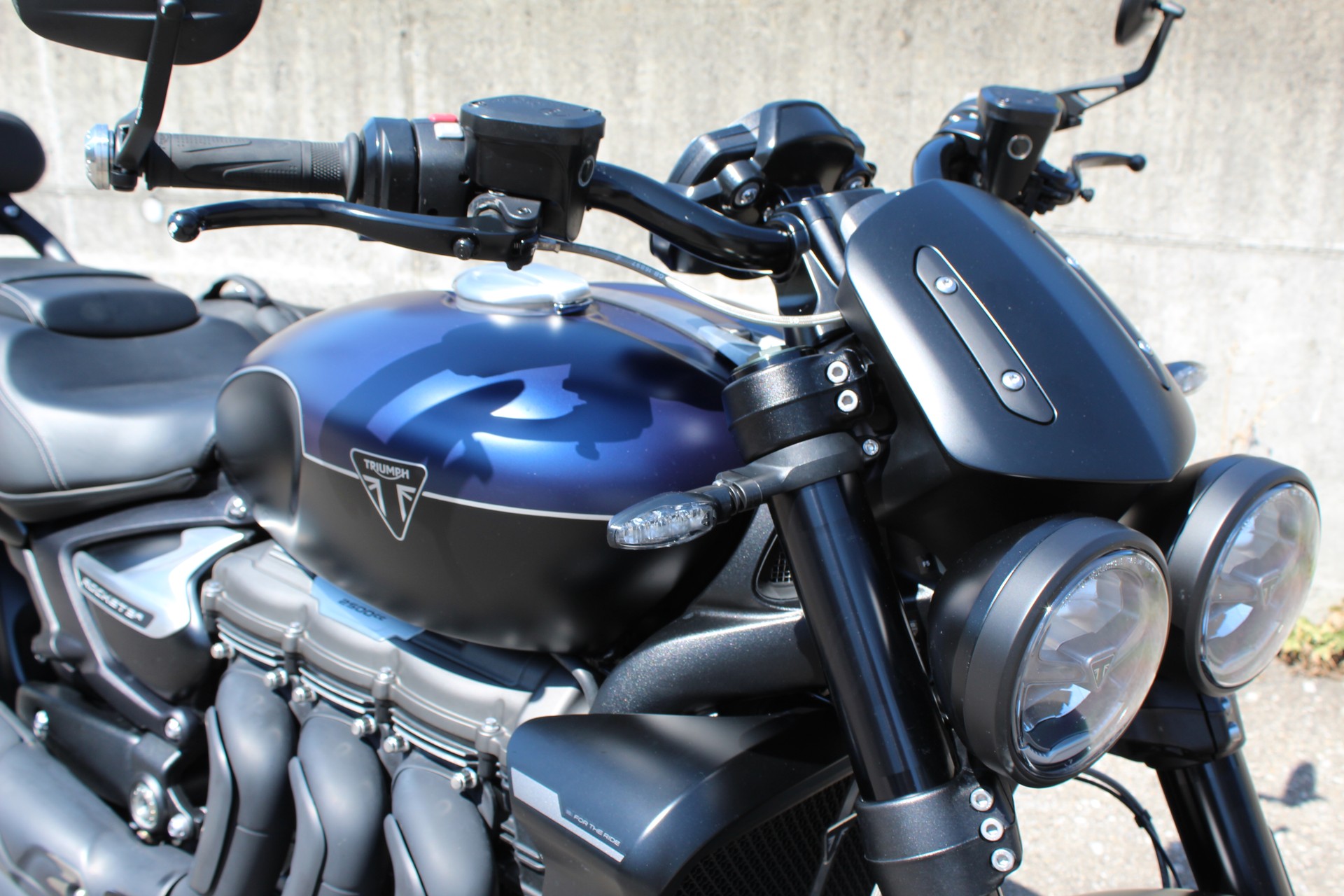 TRIUMPH Rocket 3 R Storm-showroom-element-2