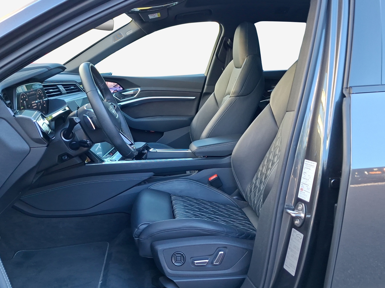 AUDI e-tron S quattro-image-7