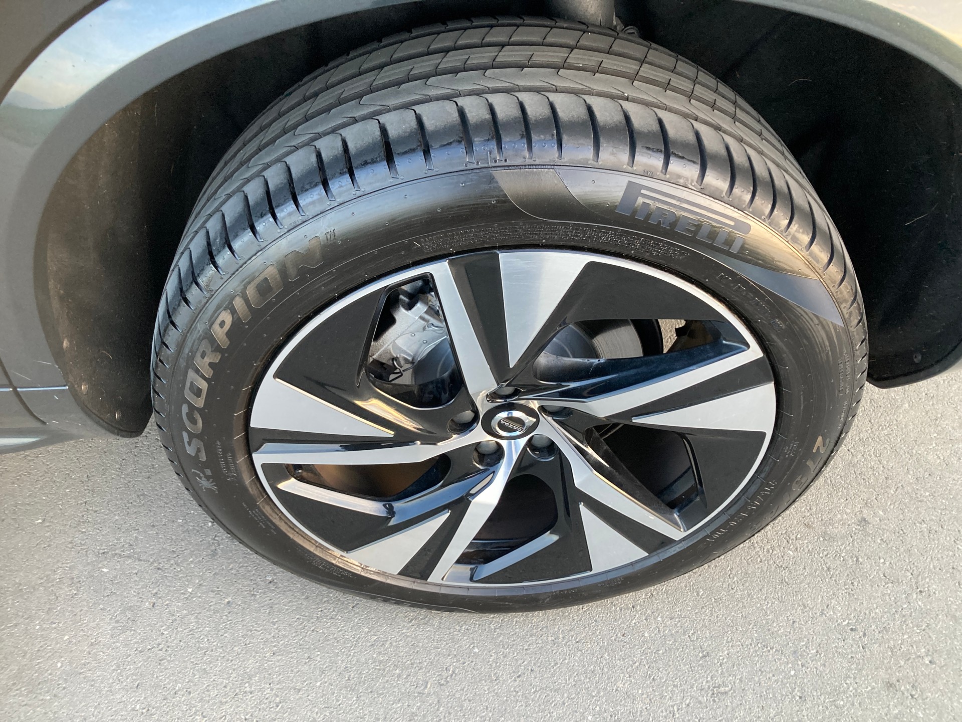 VOLVO XC90 B5 Benzin Mild Hybrid AWD R-Design Geartronic-image-6
