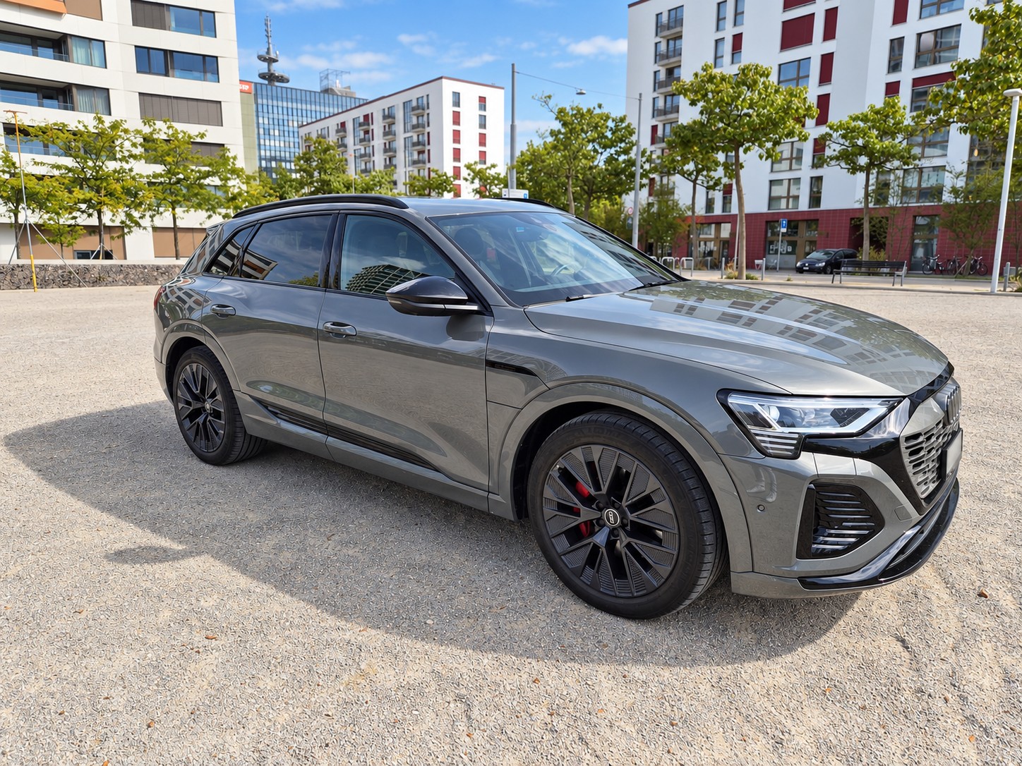 AUDI Q8 e-tron