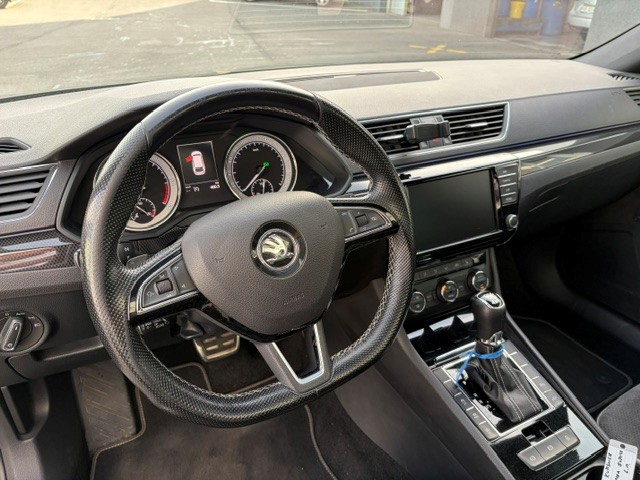 SKODA Superb Combi 2.0 TDI 190 SportLine 4x4 DSG-image-8