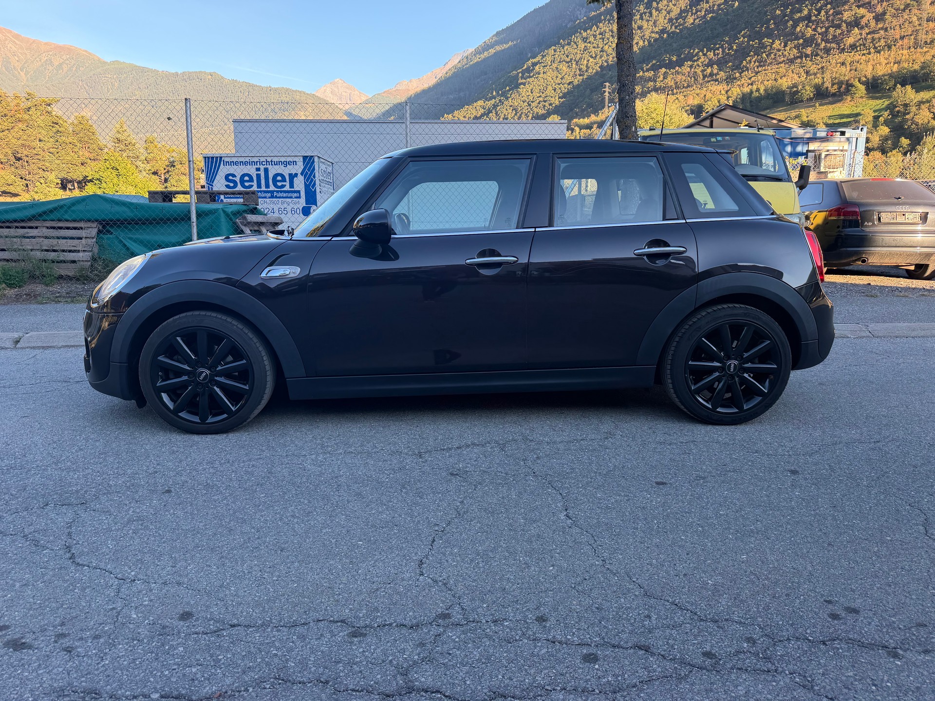 MINI Cooper S-showroom-element-1