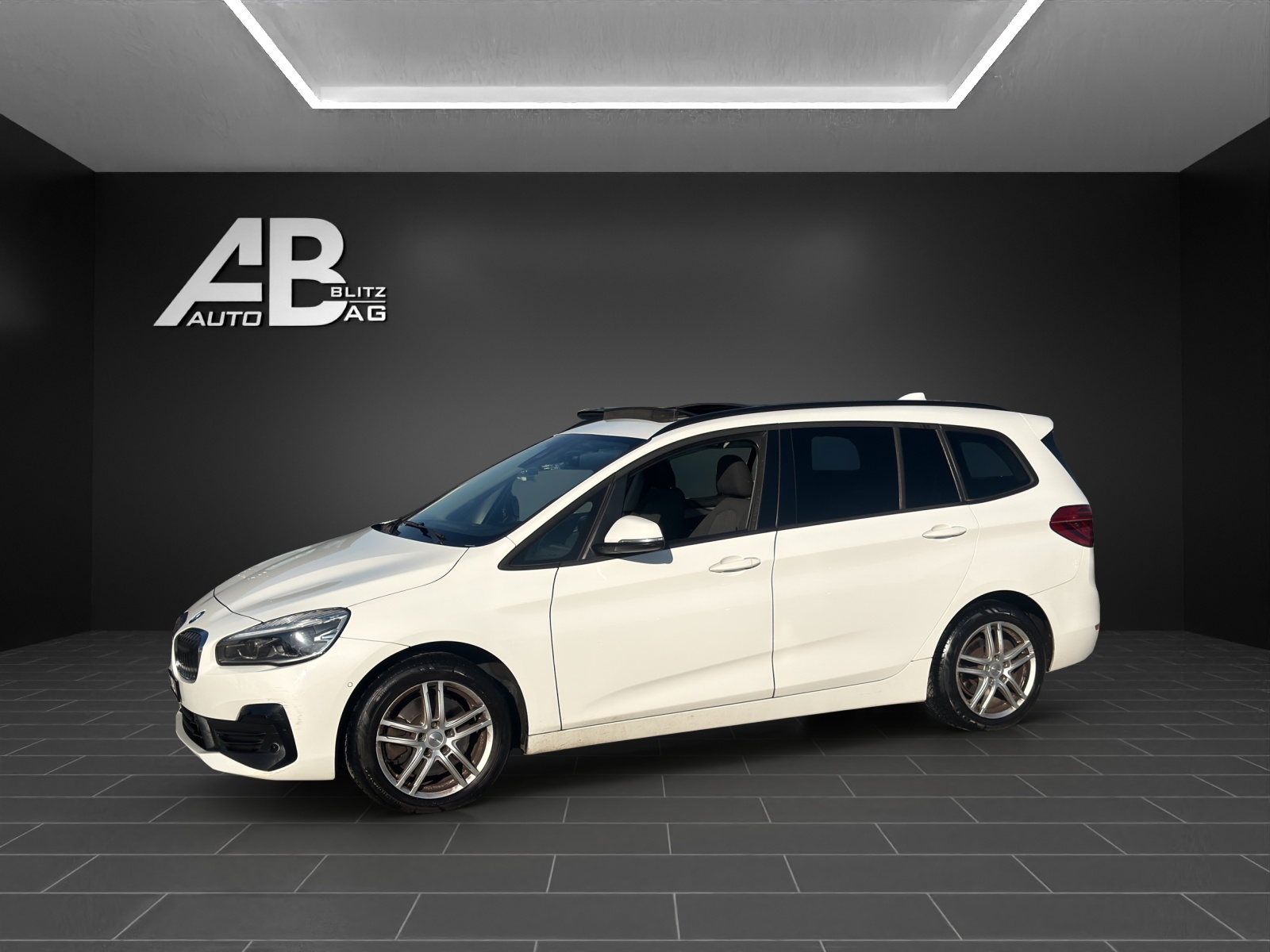 BMW 218d xDrive Gran Tourer Steptronic Travel Edition-showroom-element-1