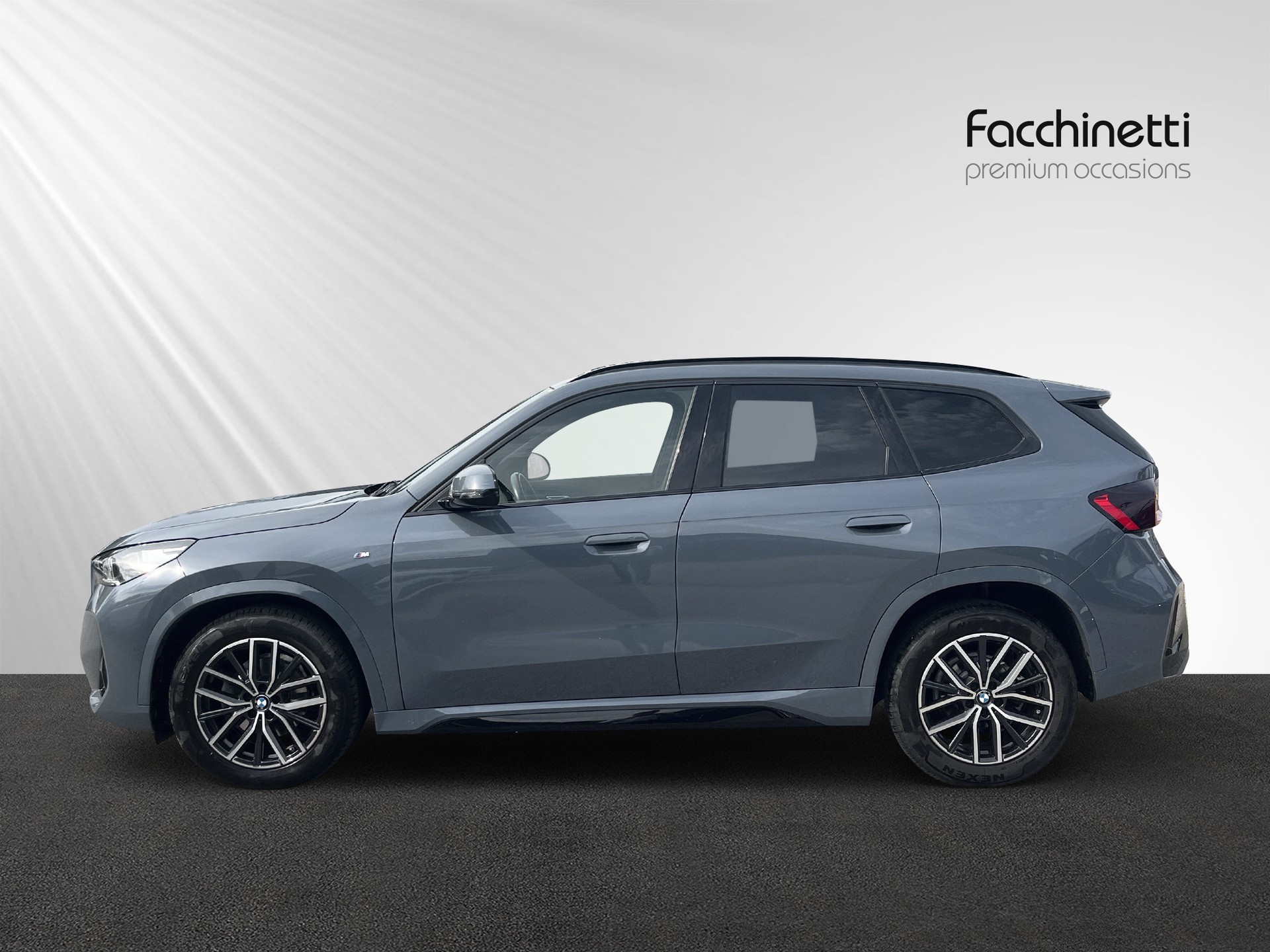 BMW X1 sDrive 18i M Sport-showroom-element-1