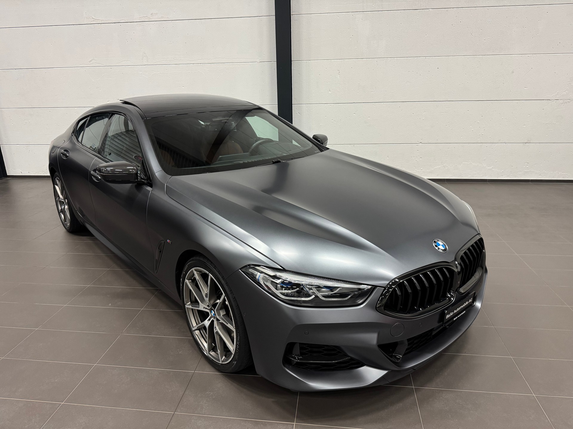BMW M850i xDrive Steptronic NEUPREIS 196`930.- CHF-showroom-element-1