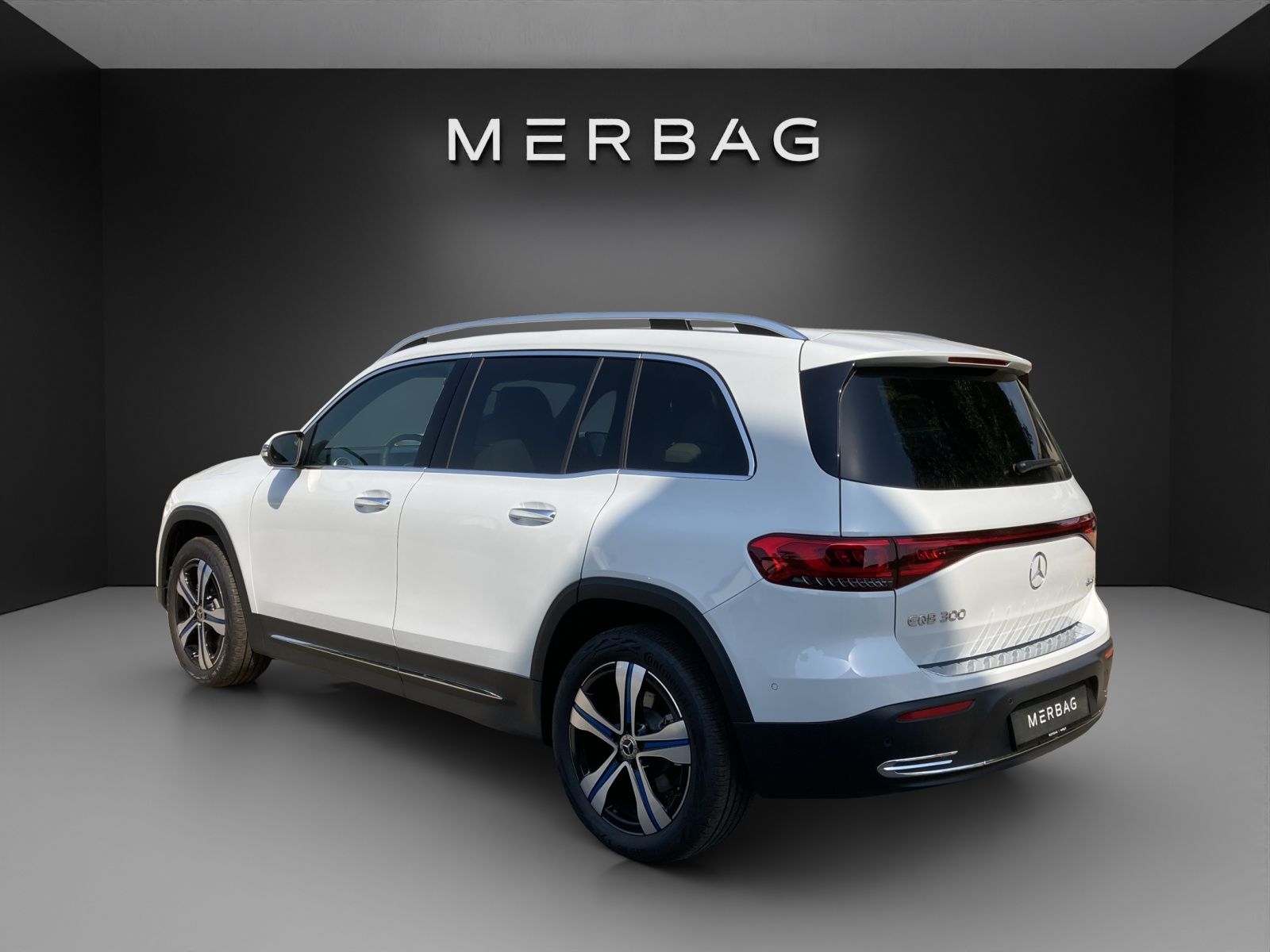 MERCEDES-BENZ EQB 300 4Matic Swiss Star-image-2