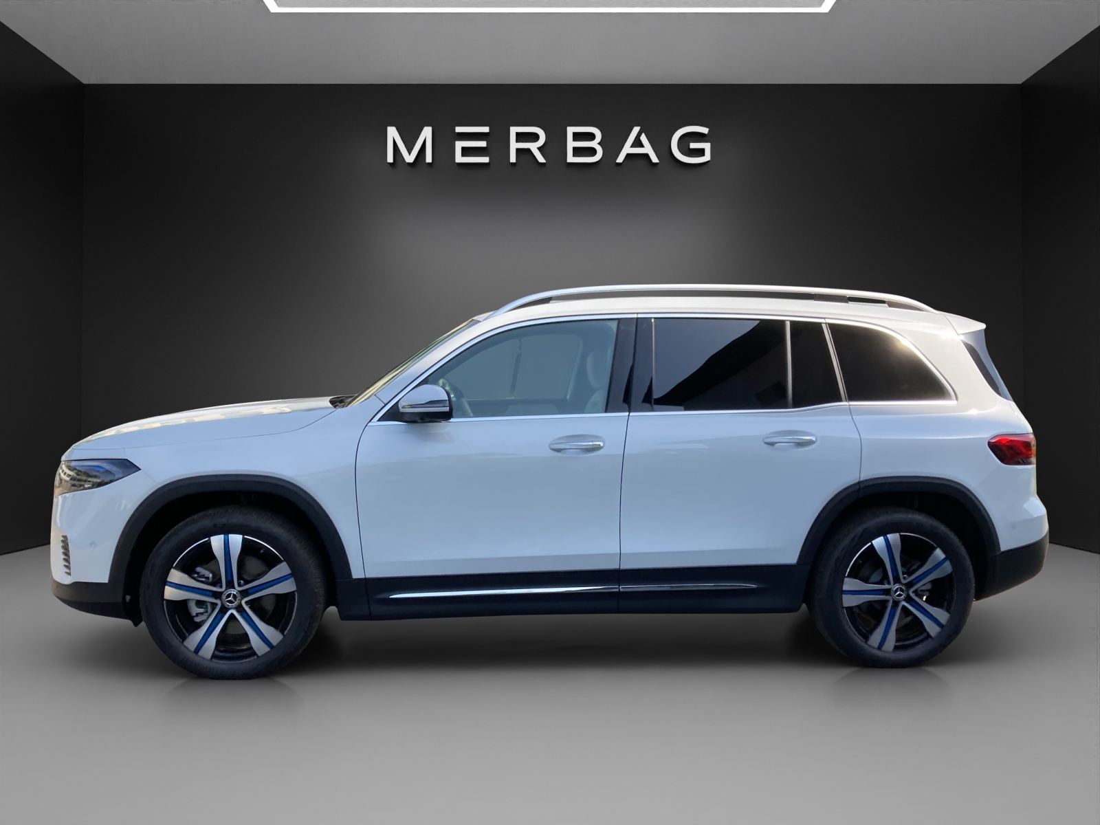 MERCEDES-BENZ EQB 300 4Matic Swiss Star-image-1