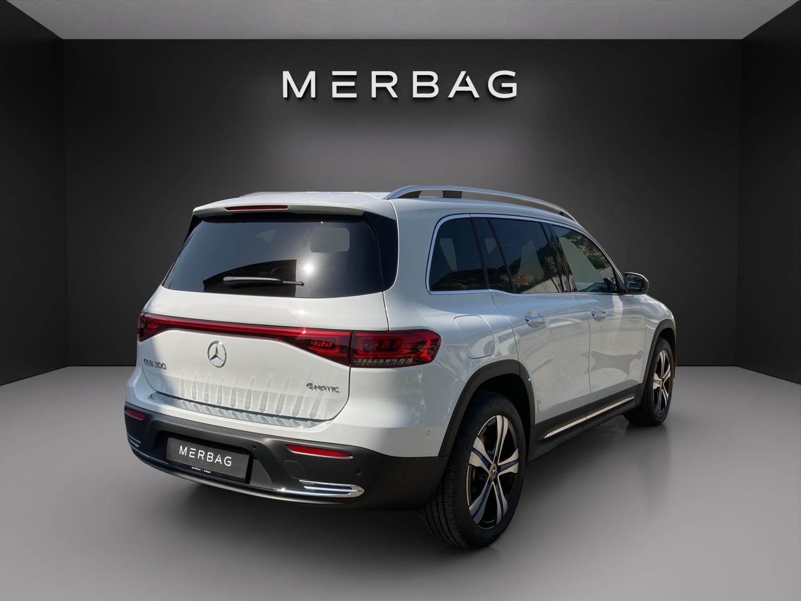 MERCEDES-BENZ EQB 300 4Matic Swiss Star-image-4