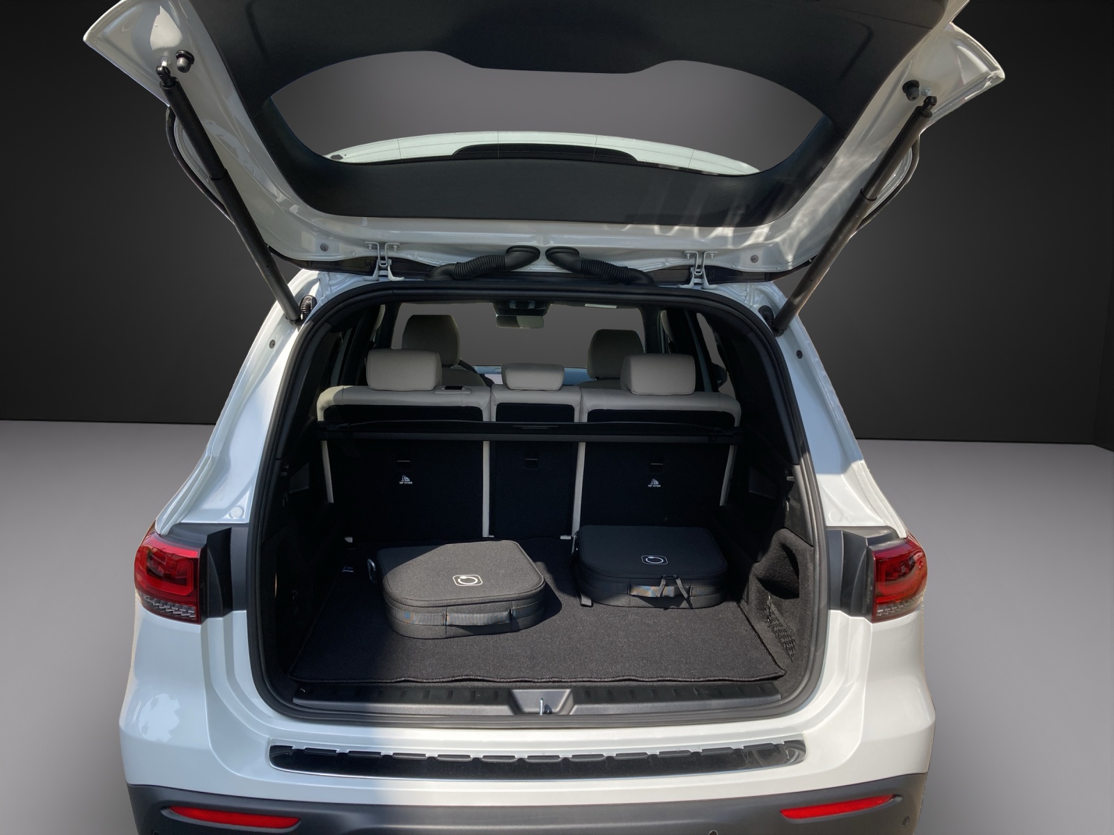 MERCEDES-BENZ EQB 300 4Matic Swiss Star-image-8