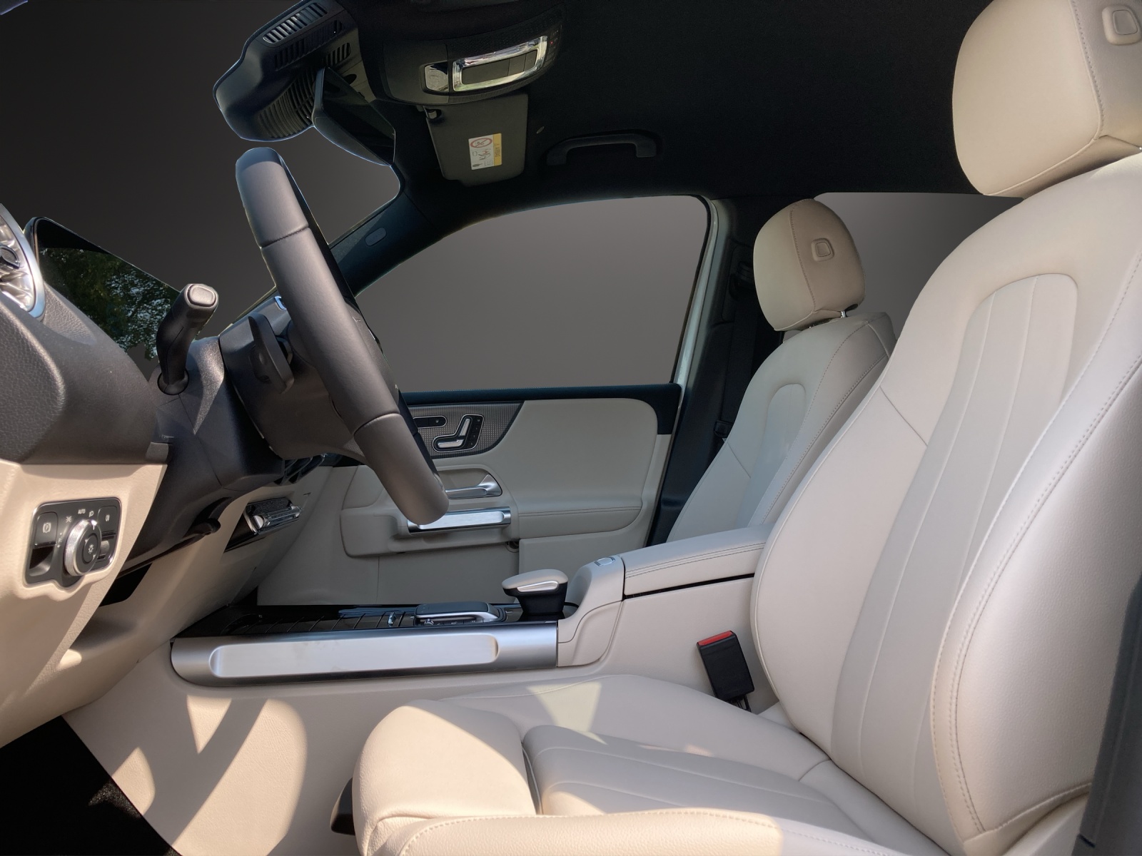 MERCEDES-BENZ EQB 300 4Matic Swiss Star-image-9