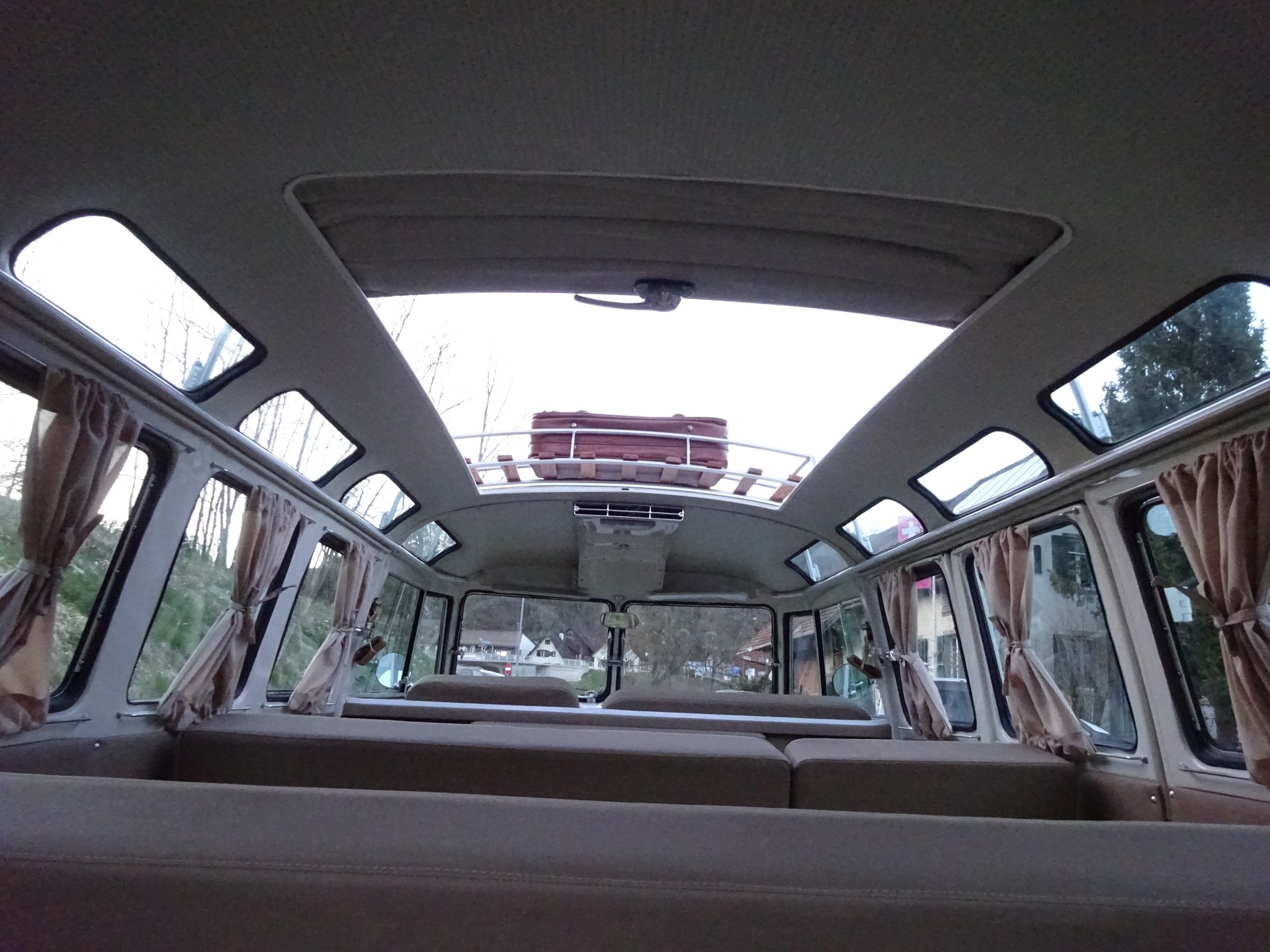 VW T1 Bulli Samba Camper-image-7