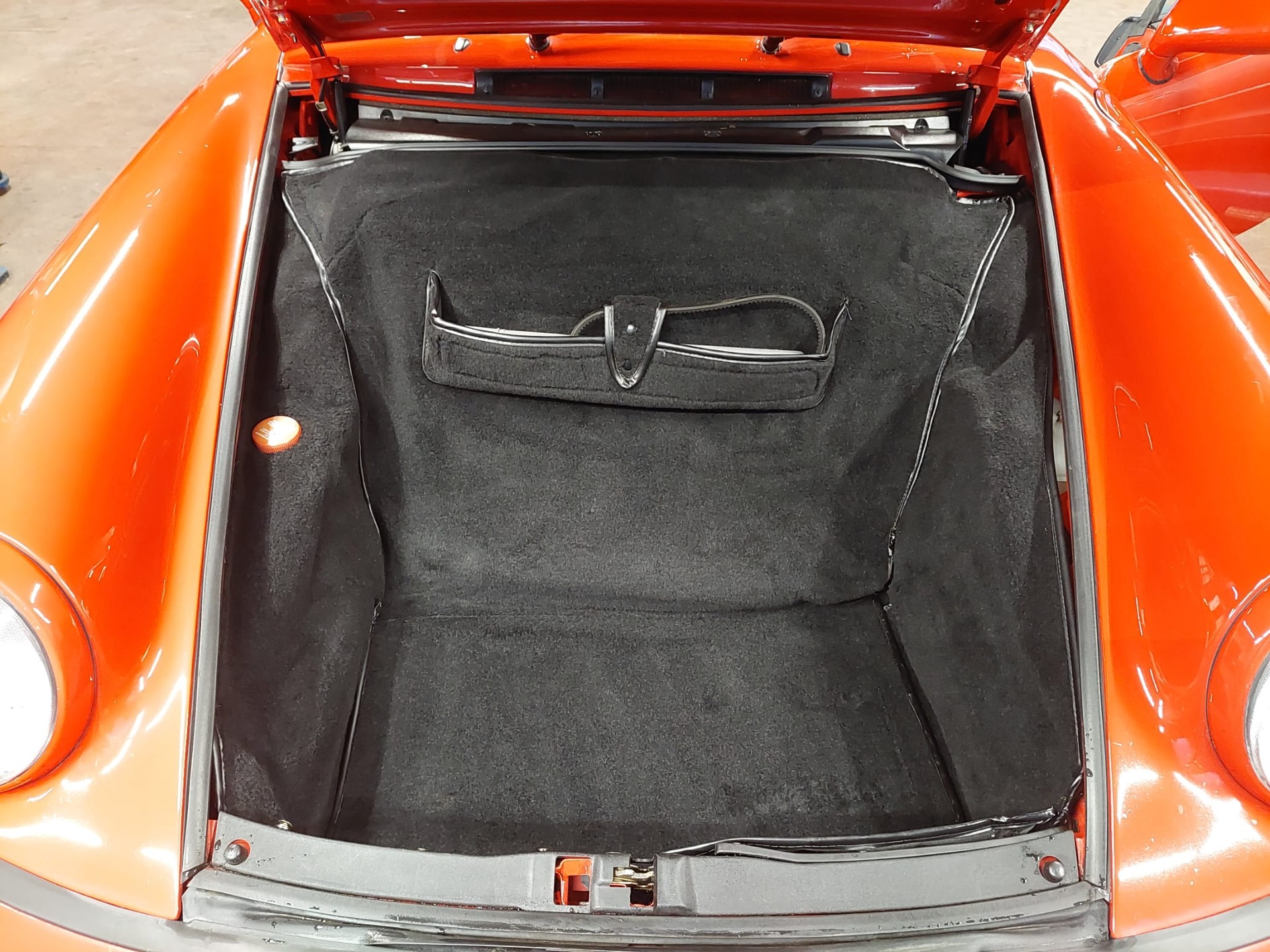 PORSCHE 911 Carrera 4 Cabrio-image-18