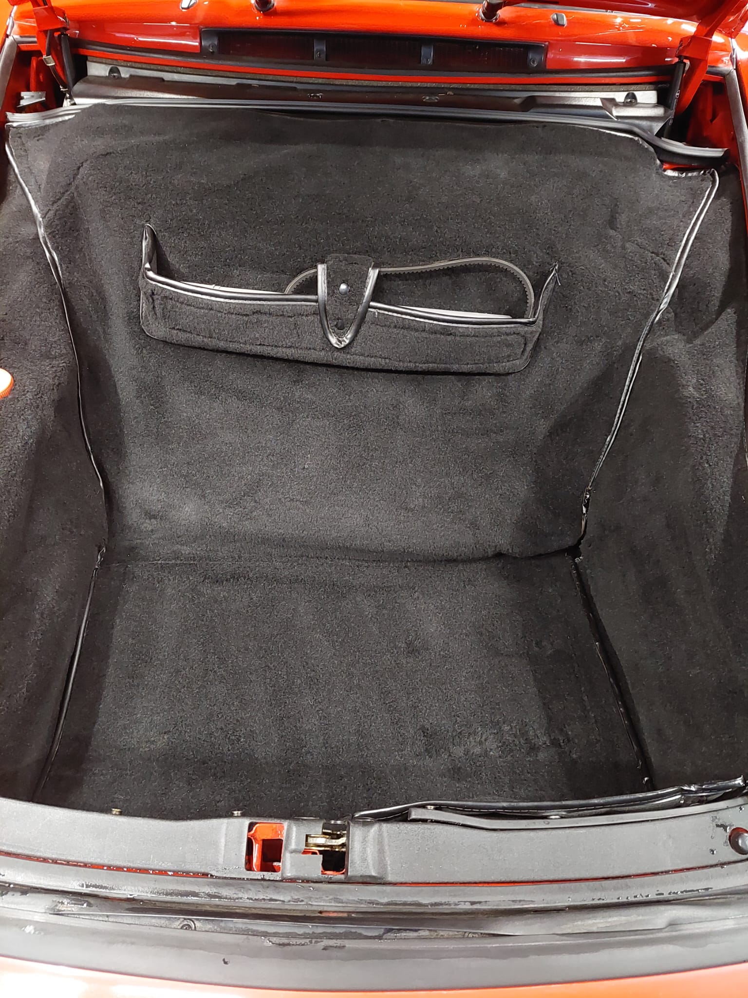 PORSCHE 911 Carrera 4 Cabrio-image-17