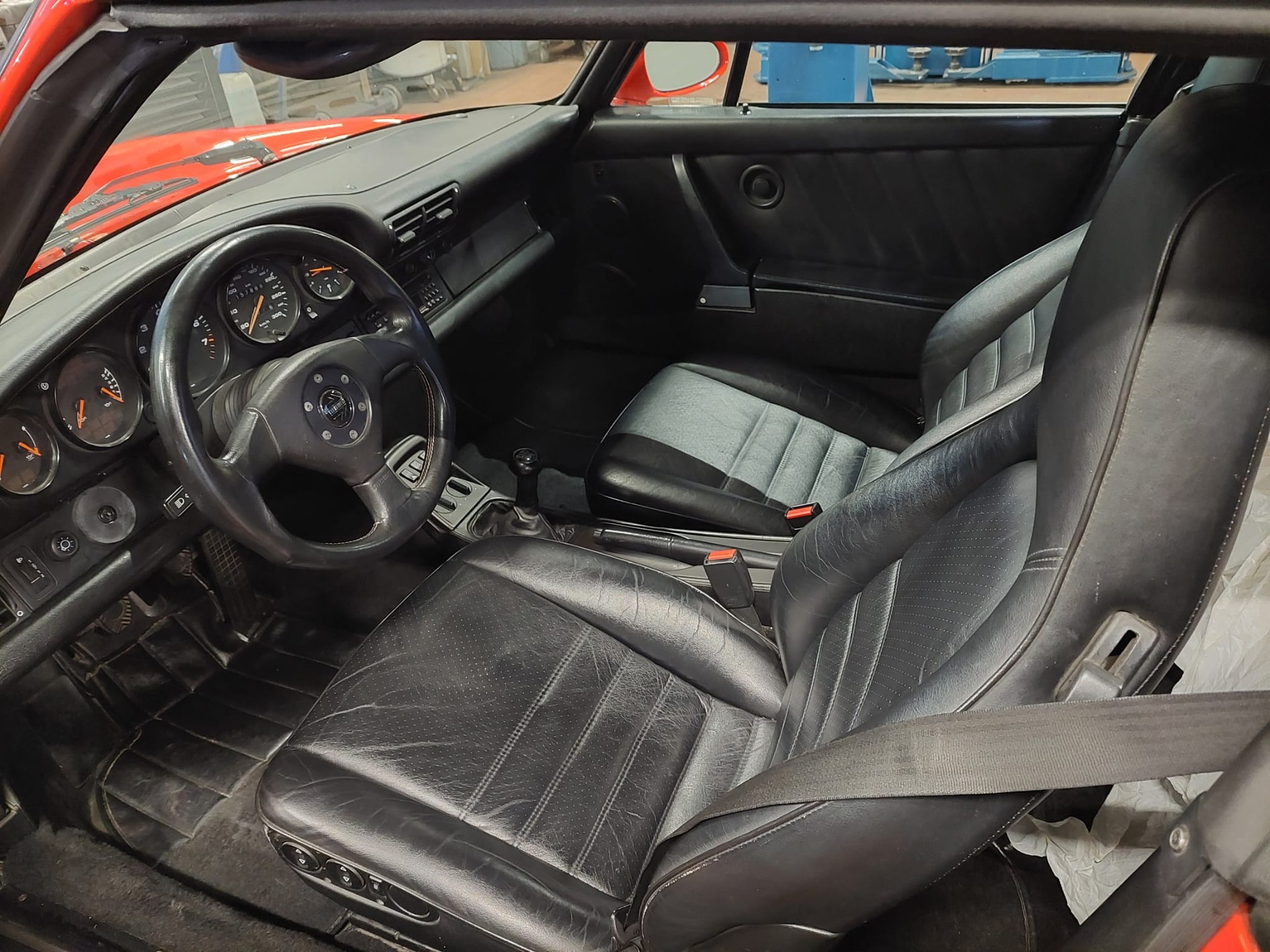 PORSCHE 911 Carrera 4 Cabrio-image-8