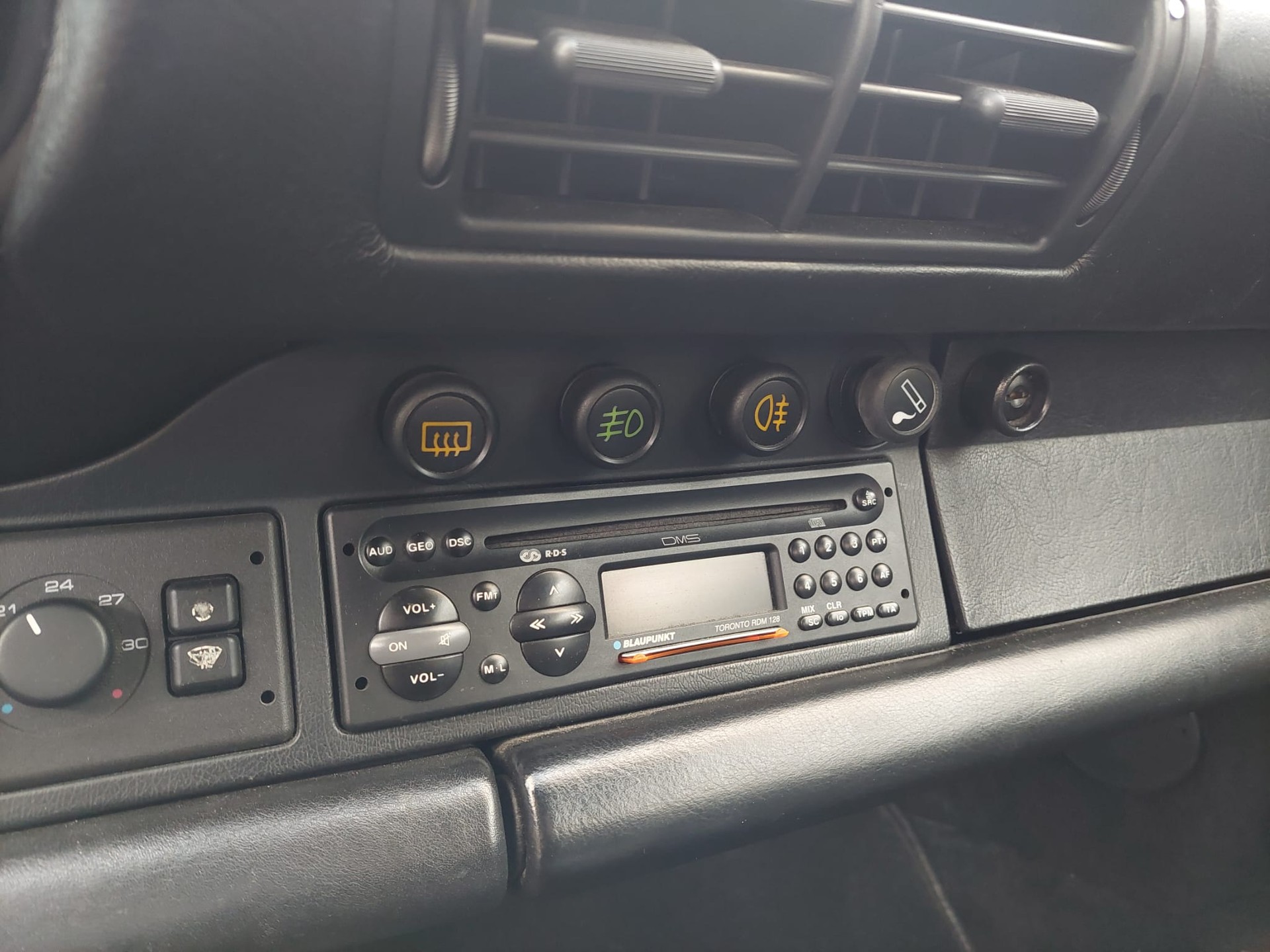 PORSCHE 911 Carrera 4 Cabrio-image-10