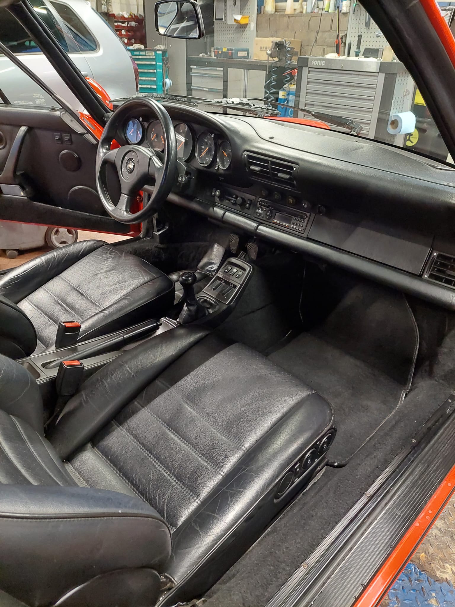 PORSCHE 911 Carrera 4 Cabrio-image-9