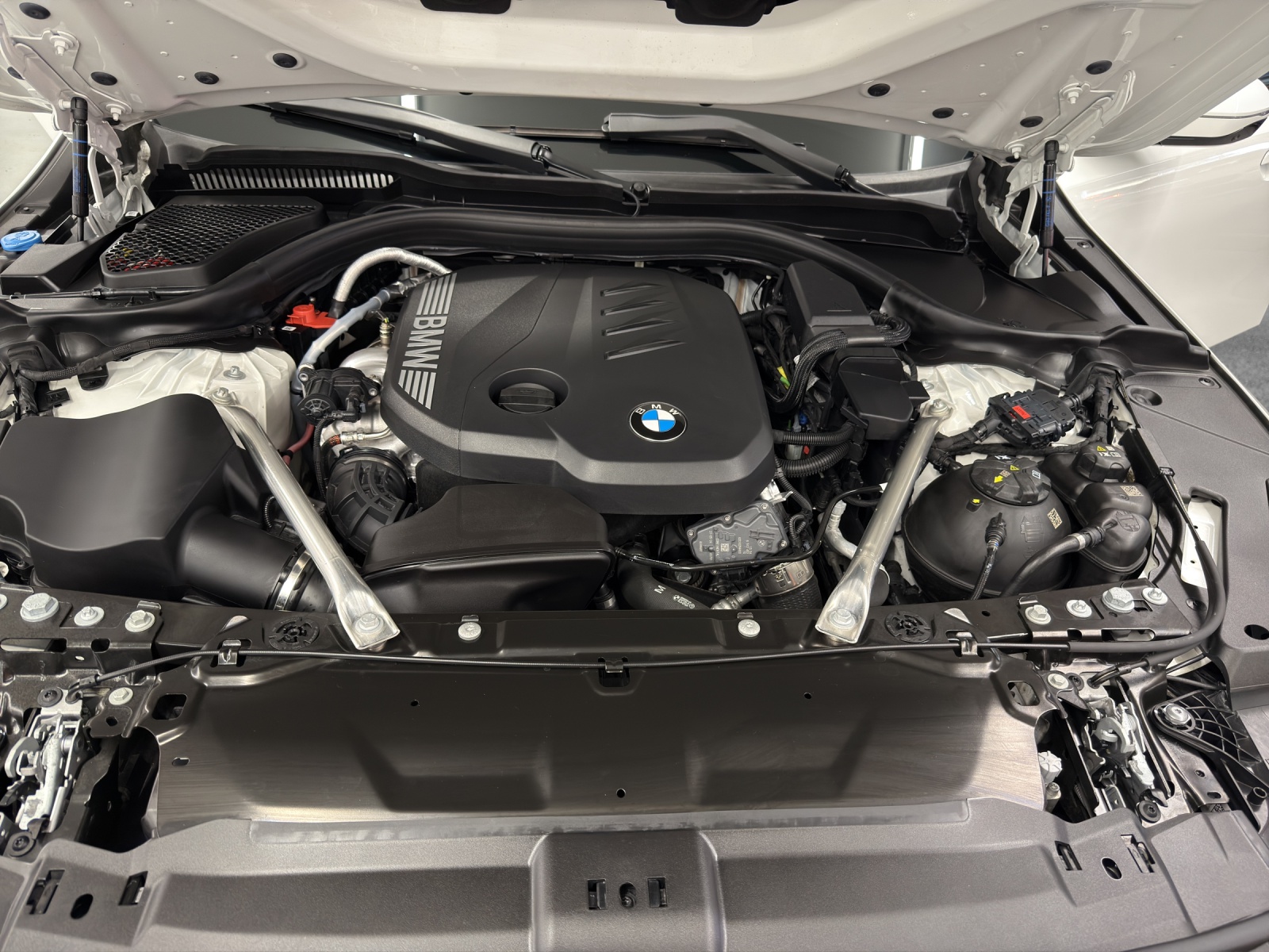 BMW 520d xDr 48V Tour M Sport-image-17
