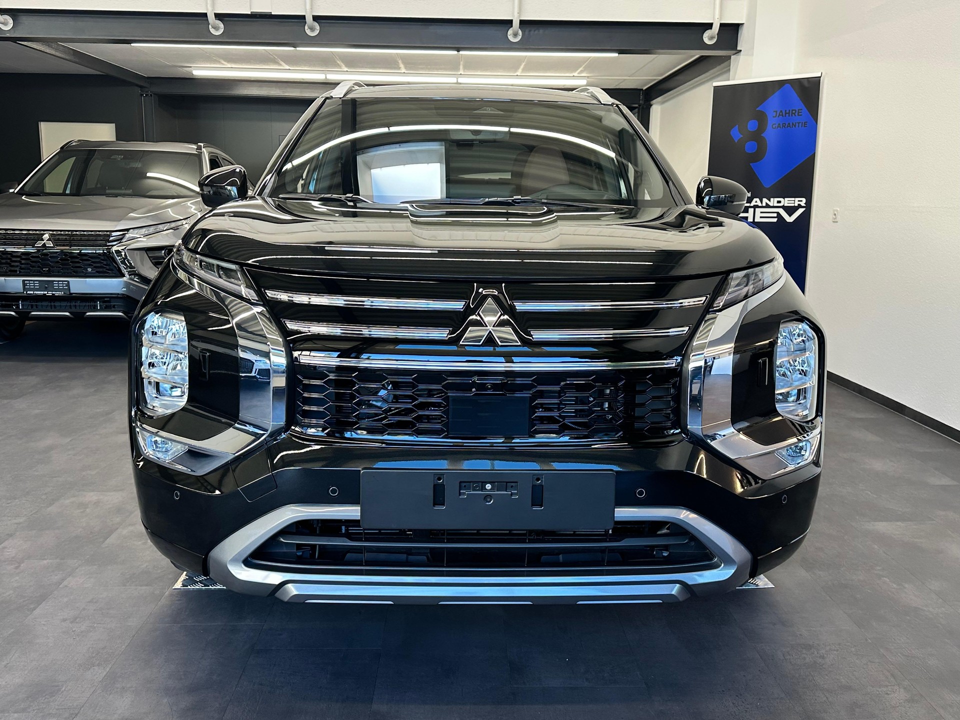 MITSUBISHI Outlander 2.4 PHEV Instyle+ 4x4-showroom-element-1