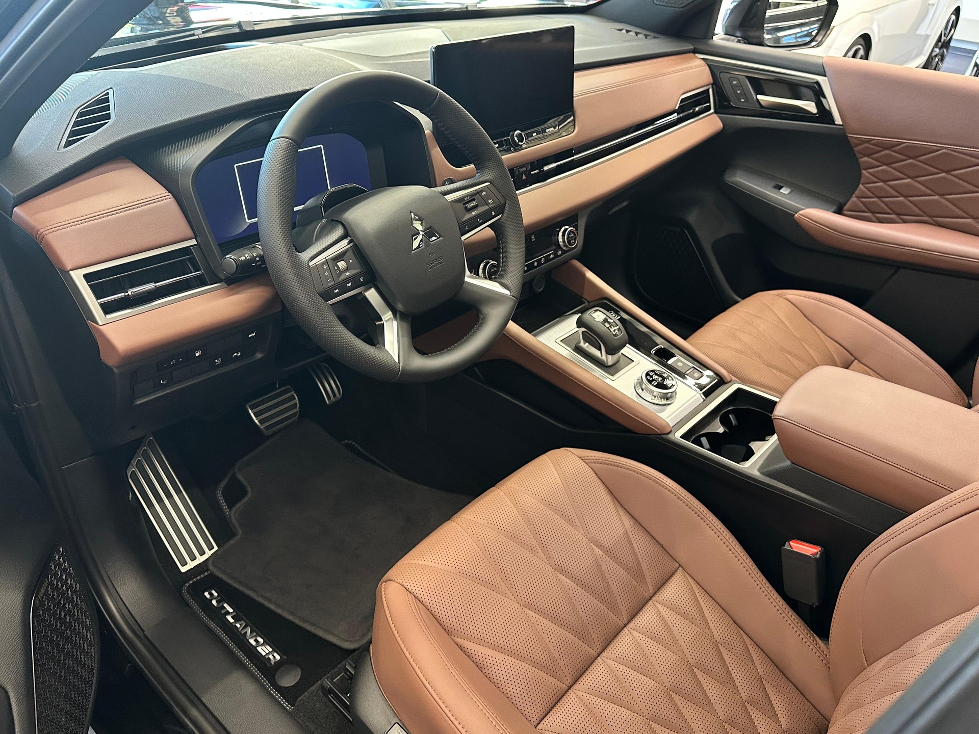 MITSUBISHI Outlander 2.4 PHEV Instyle+ 4x4-image-8