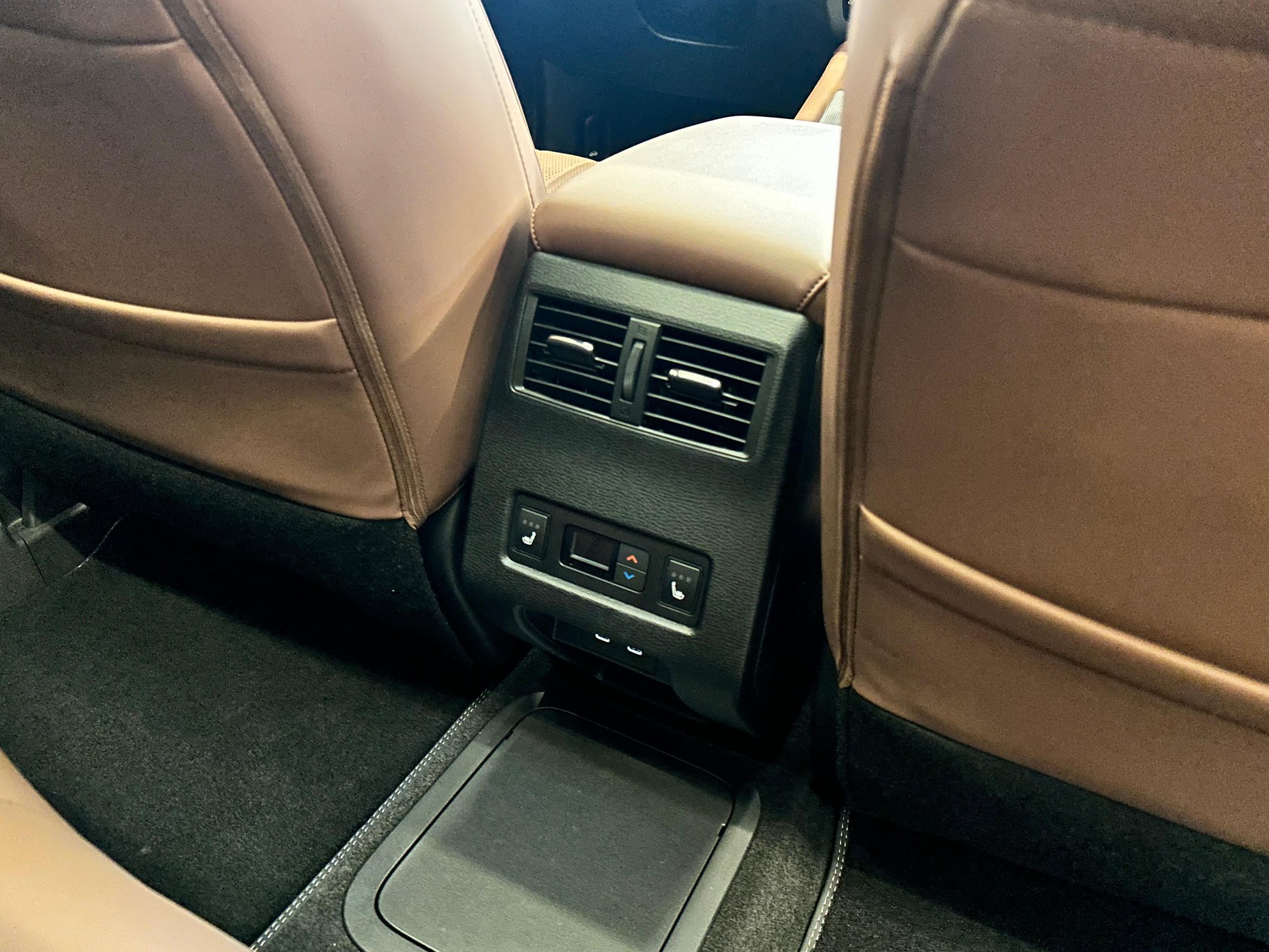 MITSUBISHI Outlander 2.4 PHEV Instyle+ 4x4-image-12