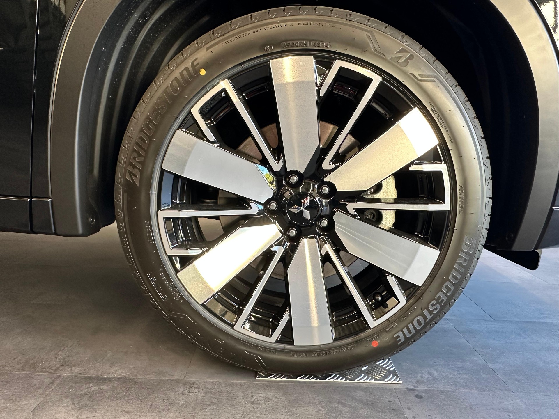 MITSUBISHI Outlander 2.4 PHEV Instyle+ 4x4-image-7