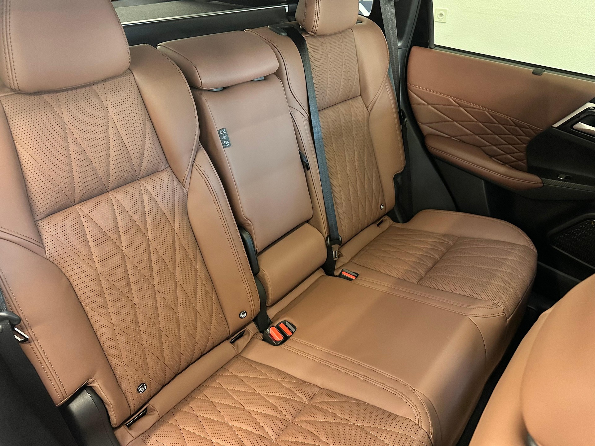 MITSUBISHI Outlander 2.4 PHEV Instyle+ 4x4-image-14