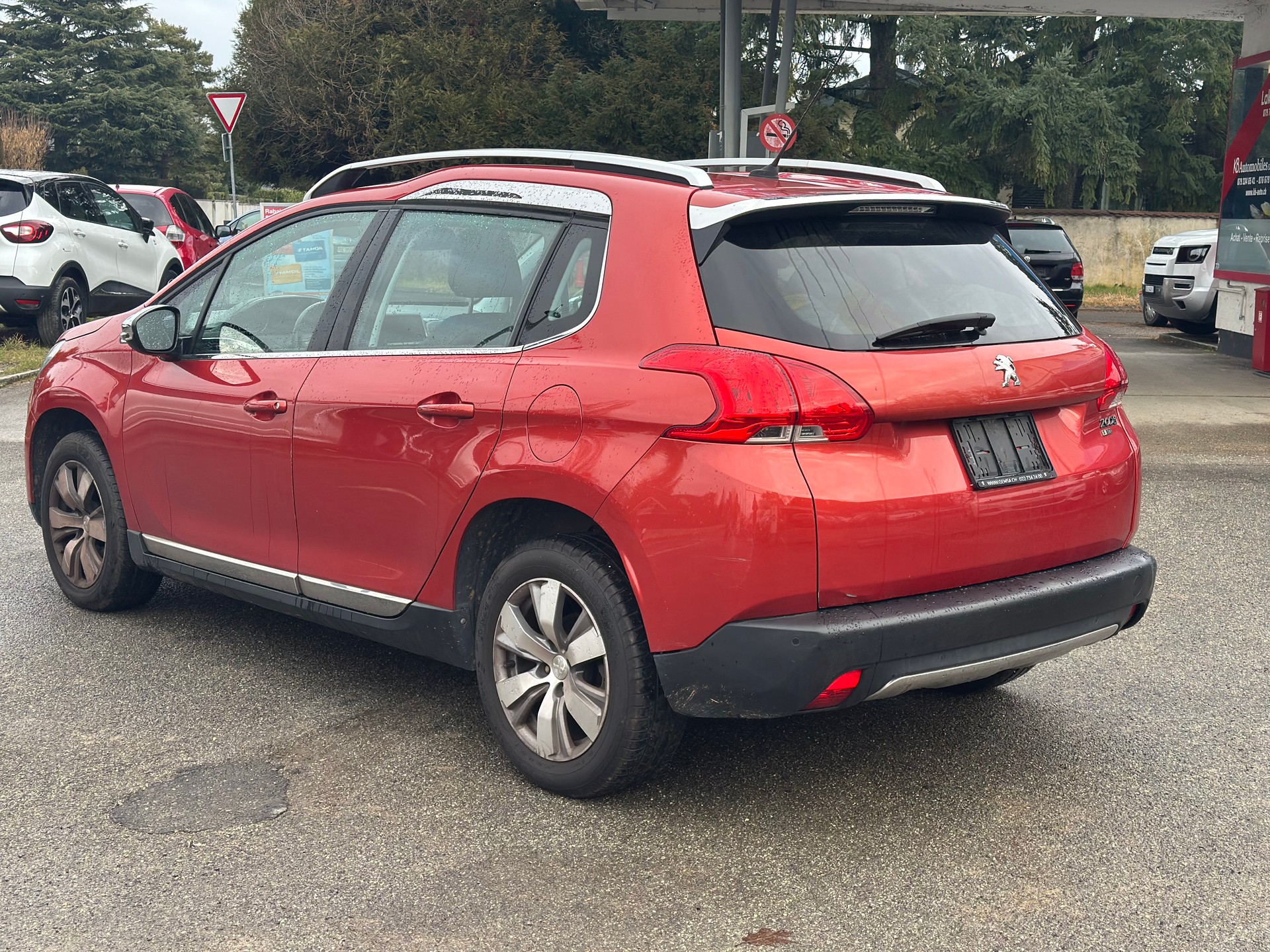 PEUGEOT 2008 1.2 PureTech Allure-image-5