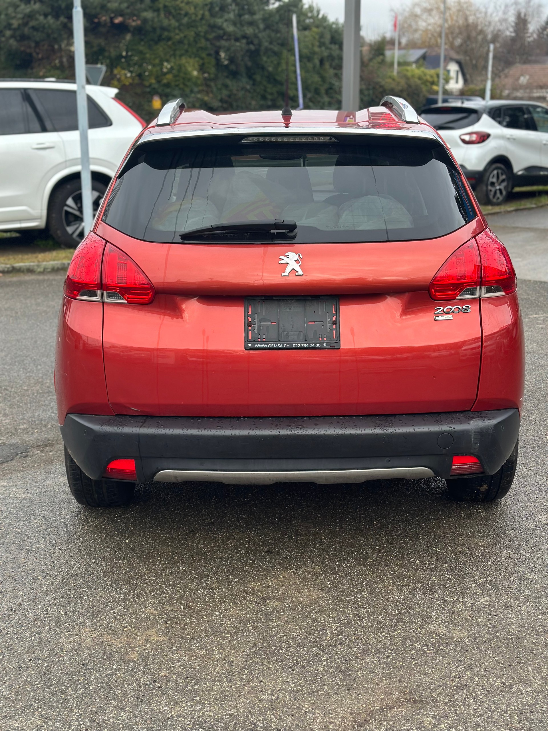 PEUGEOT 2008 1.2 PureTech Allure-image-4