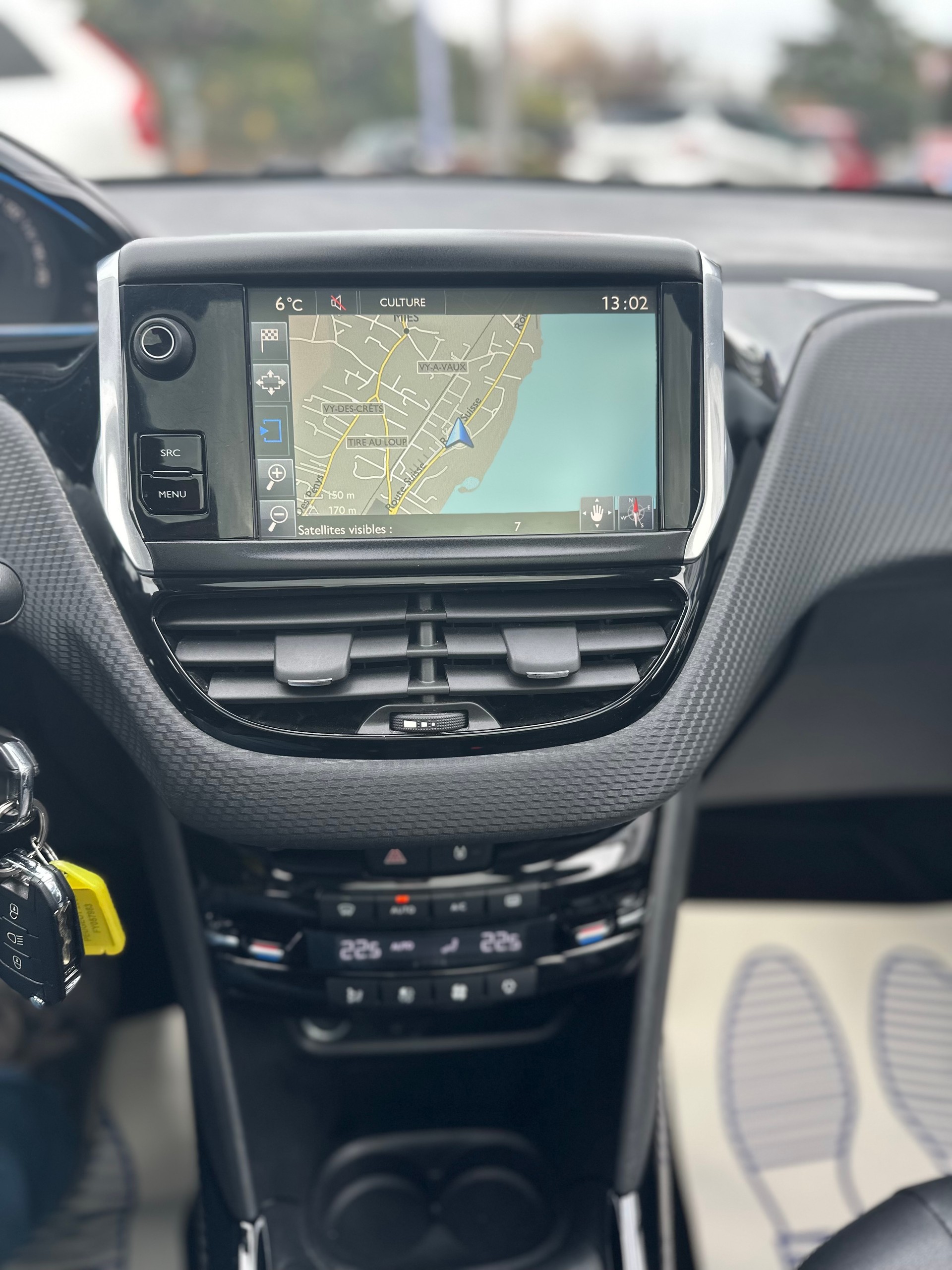 PEUGEOT 2008 1.2 PureTech Allure-image-9