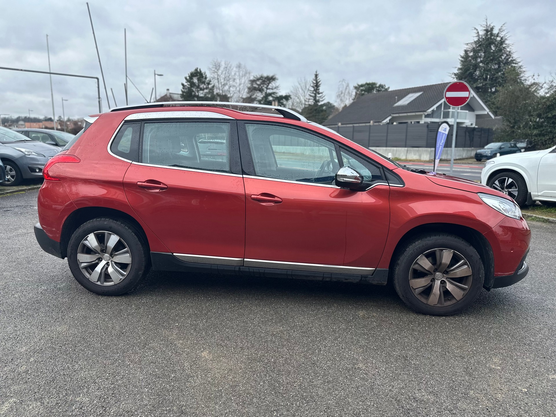 PEUGEOT 2008 1.2 PureTech Allure-image-2