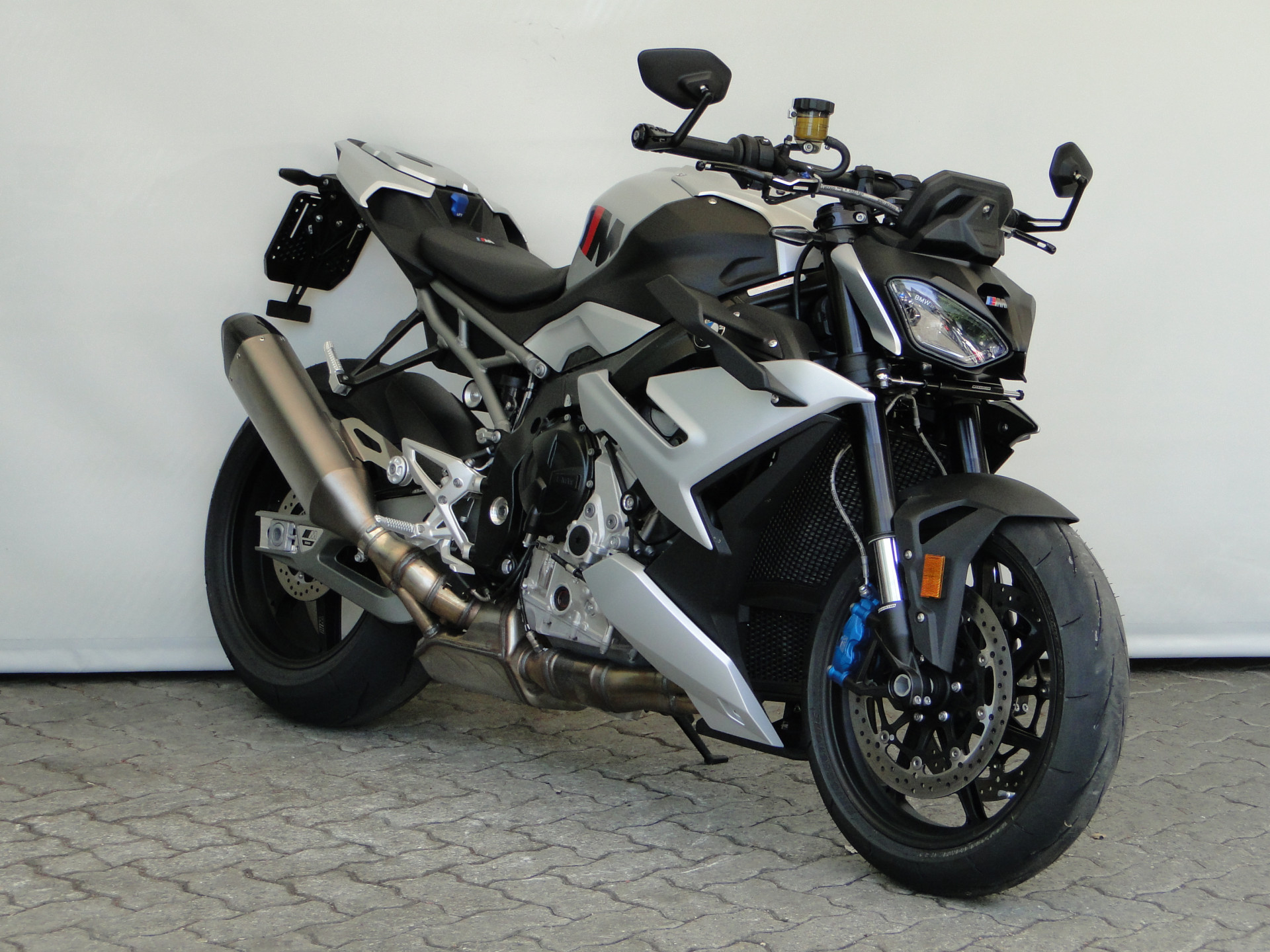 BMW M 1000 R-image-2