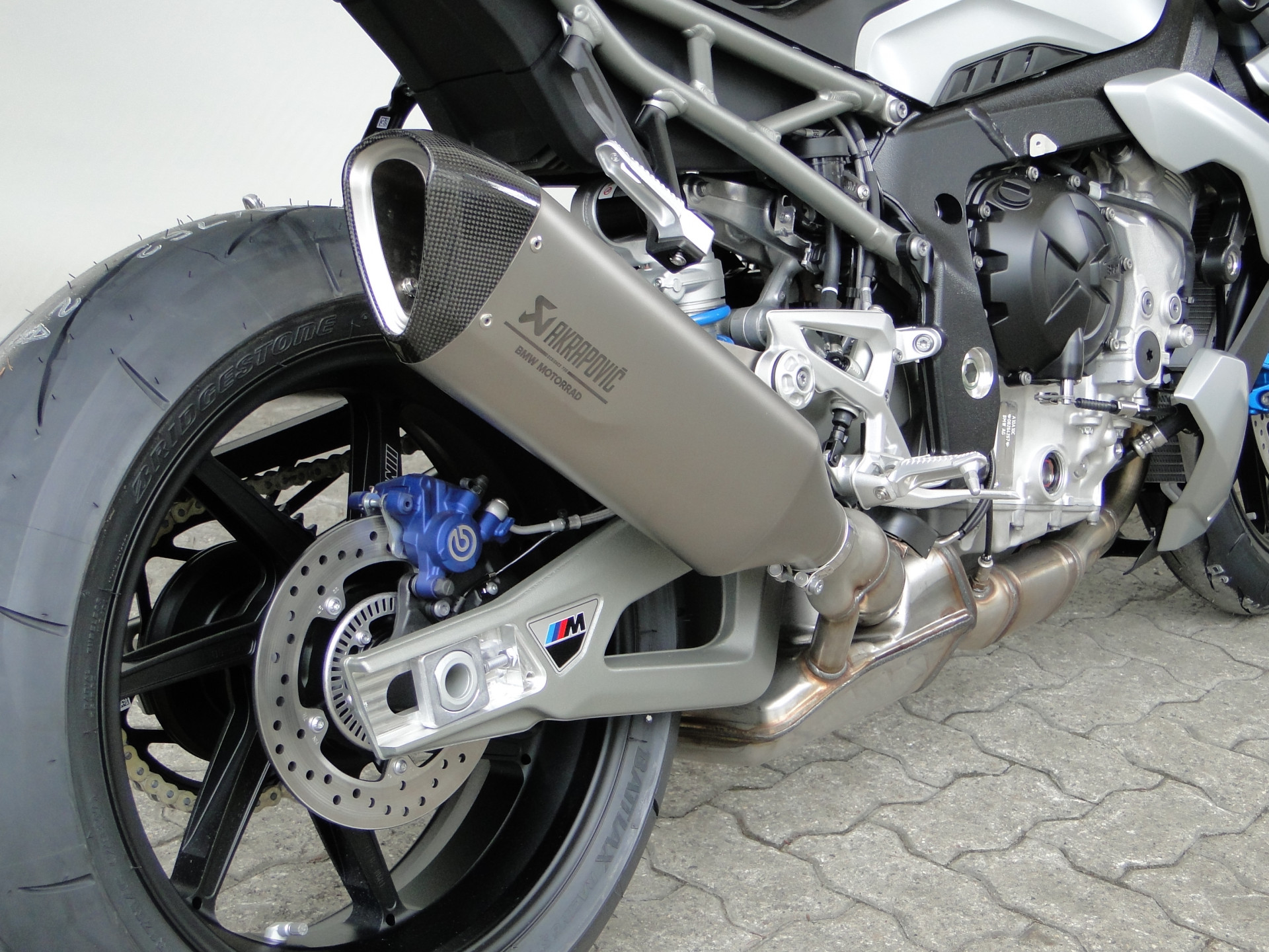 BMW M 1000 R-image-4