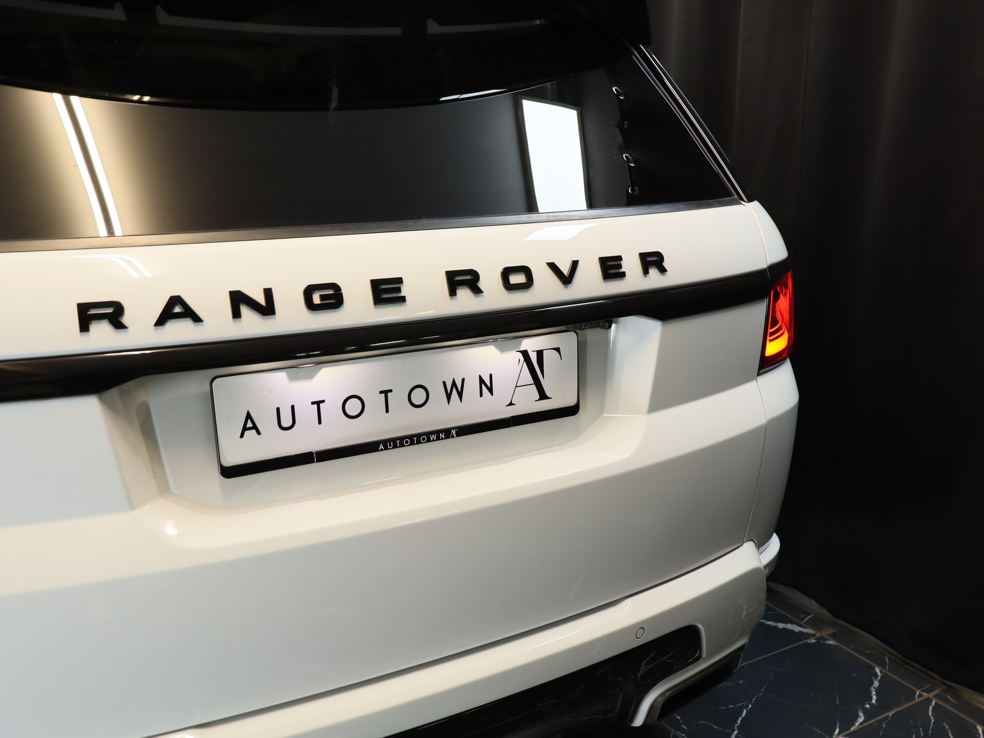 LAND ROVER 3.0 V6 S/C HSE Dynamic Automatic-image-17