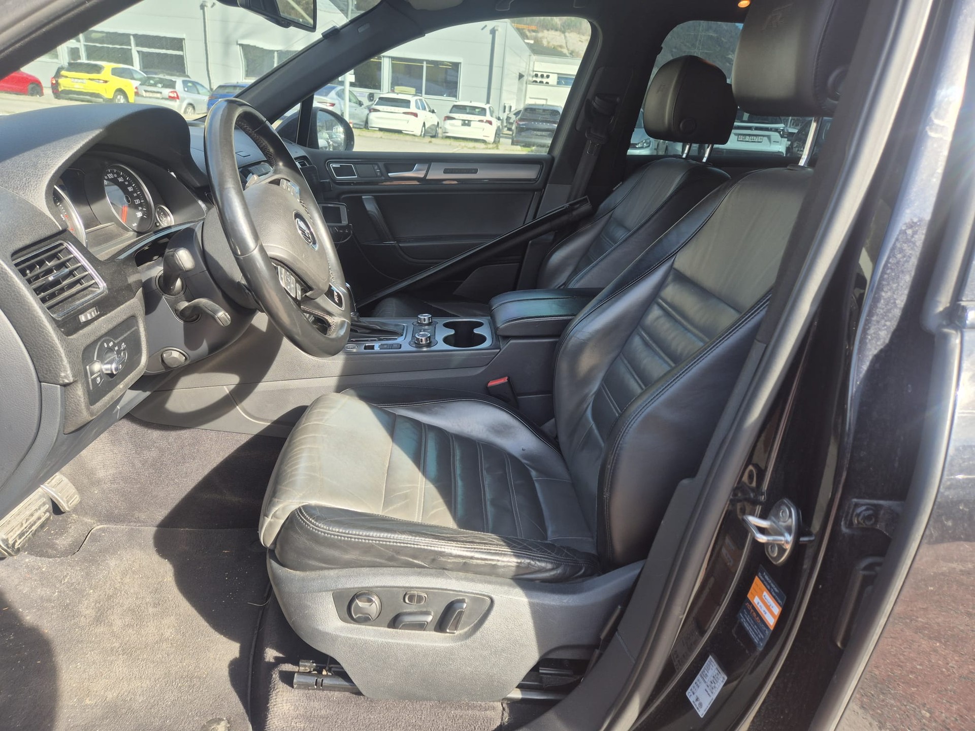 VW Touareg 4.2 TDI Tiptronic-image-10