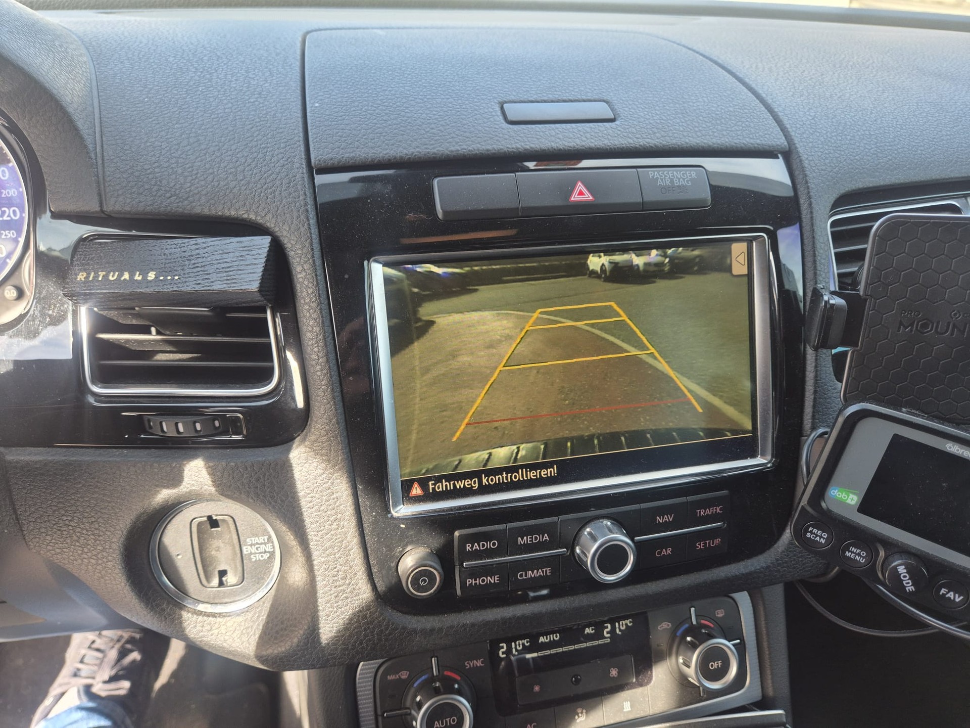 VW Touareg 4.2 TDI Tiptronic-image-13