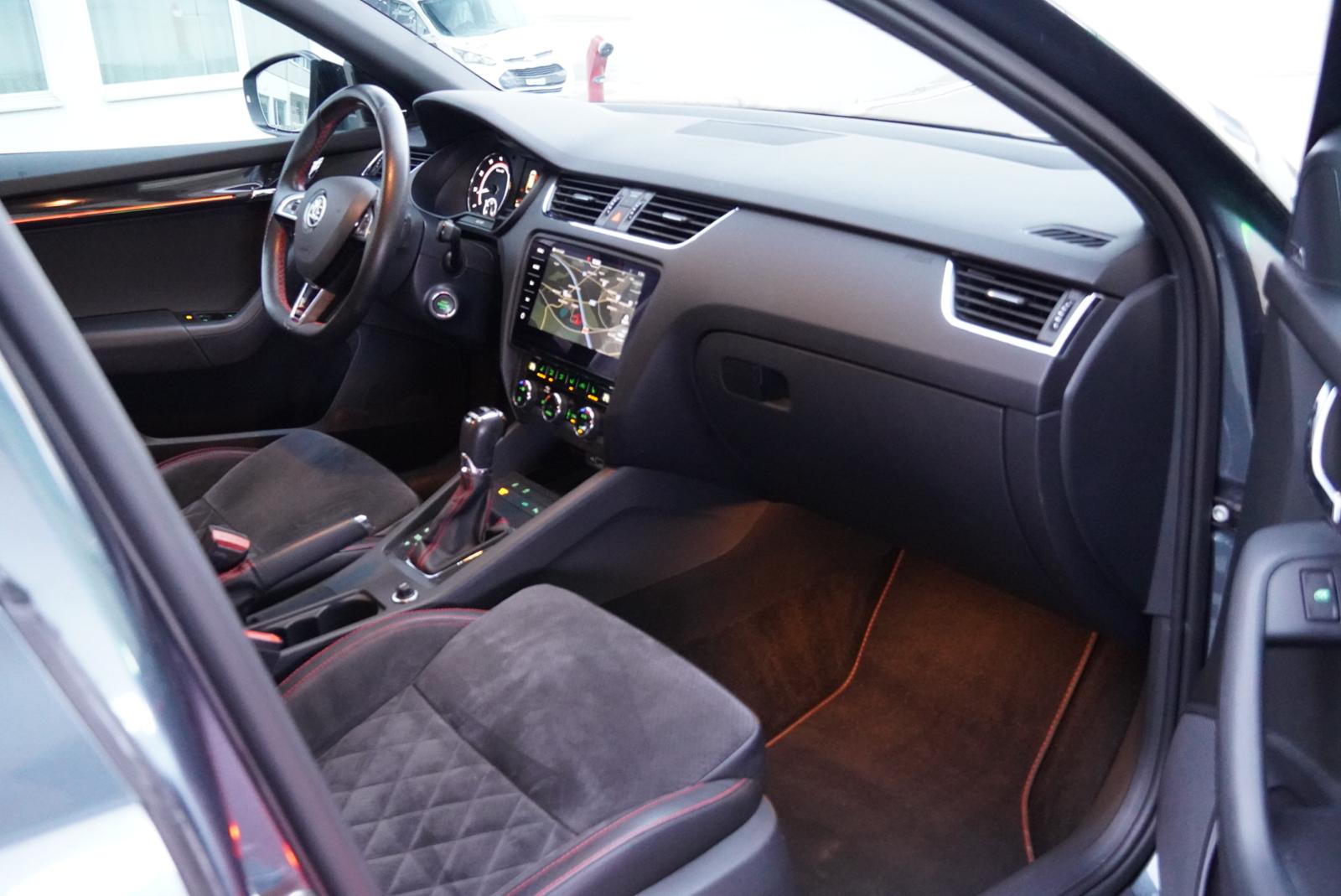 SKODA Octavia Combi 2.0 TSI RS Prag DSG-image-15