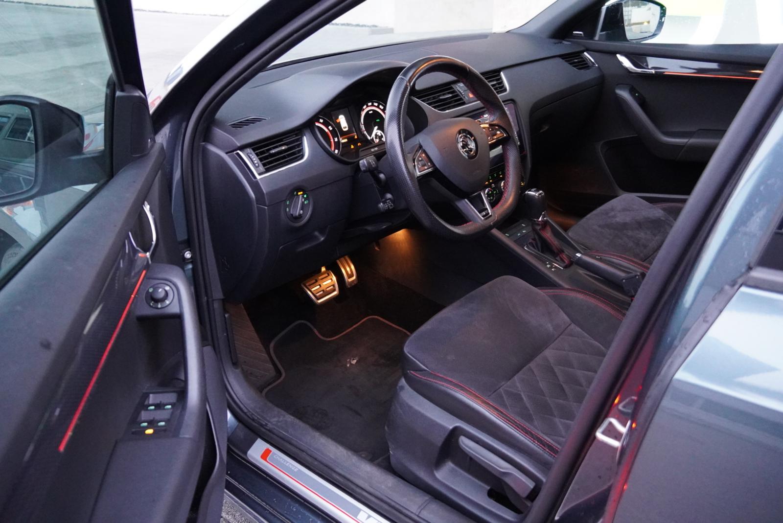 SKODA Octavia Combi 2.0 TSI RS Prag DSG-image-14