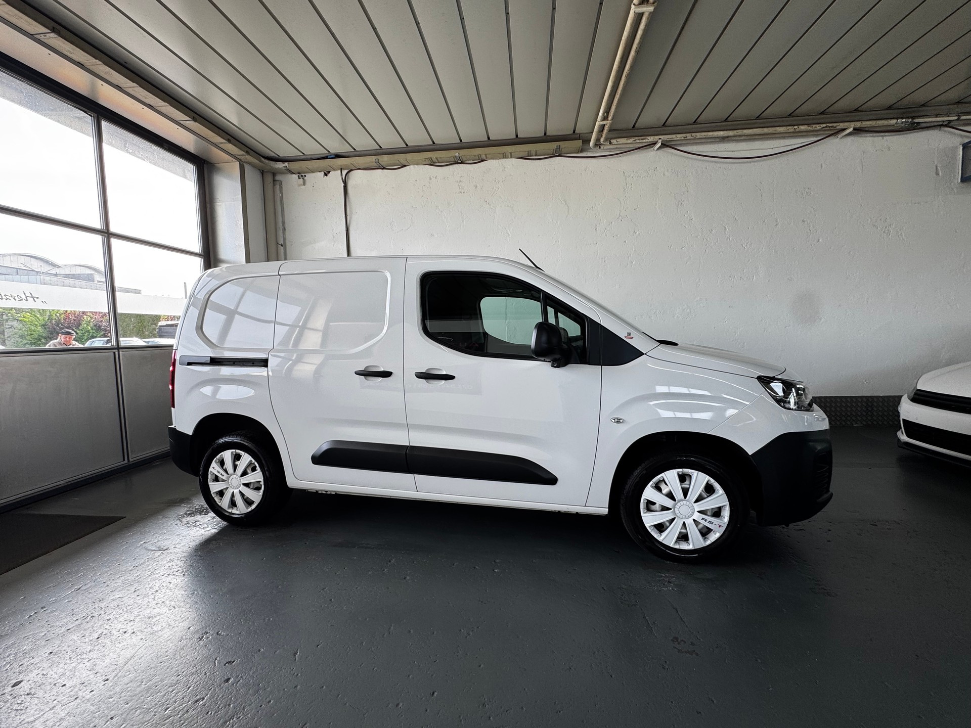 CITROEN Berlingo Van 1.2 Pure Tech 130 s/s Driver EAT8-image-4