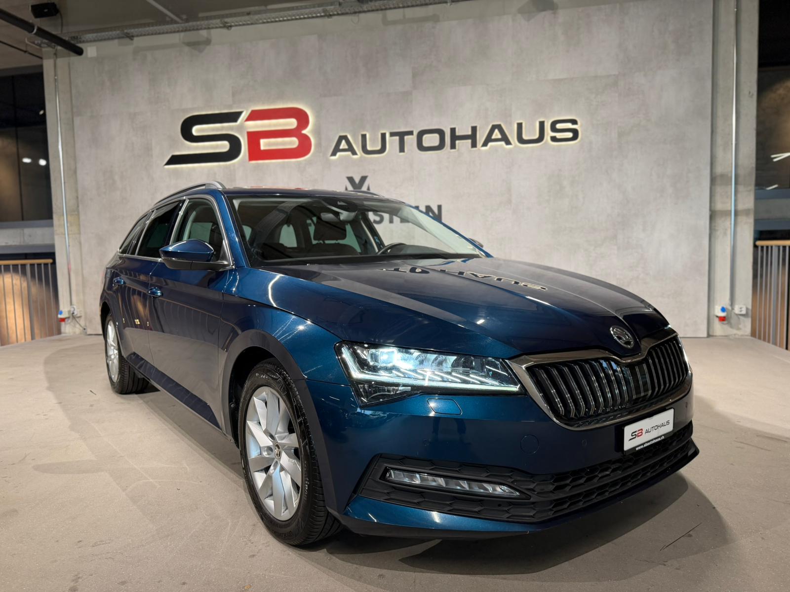 SKODA Superb Combi 2.0 TDi Ambition DSG-image-4