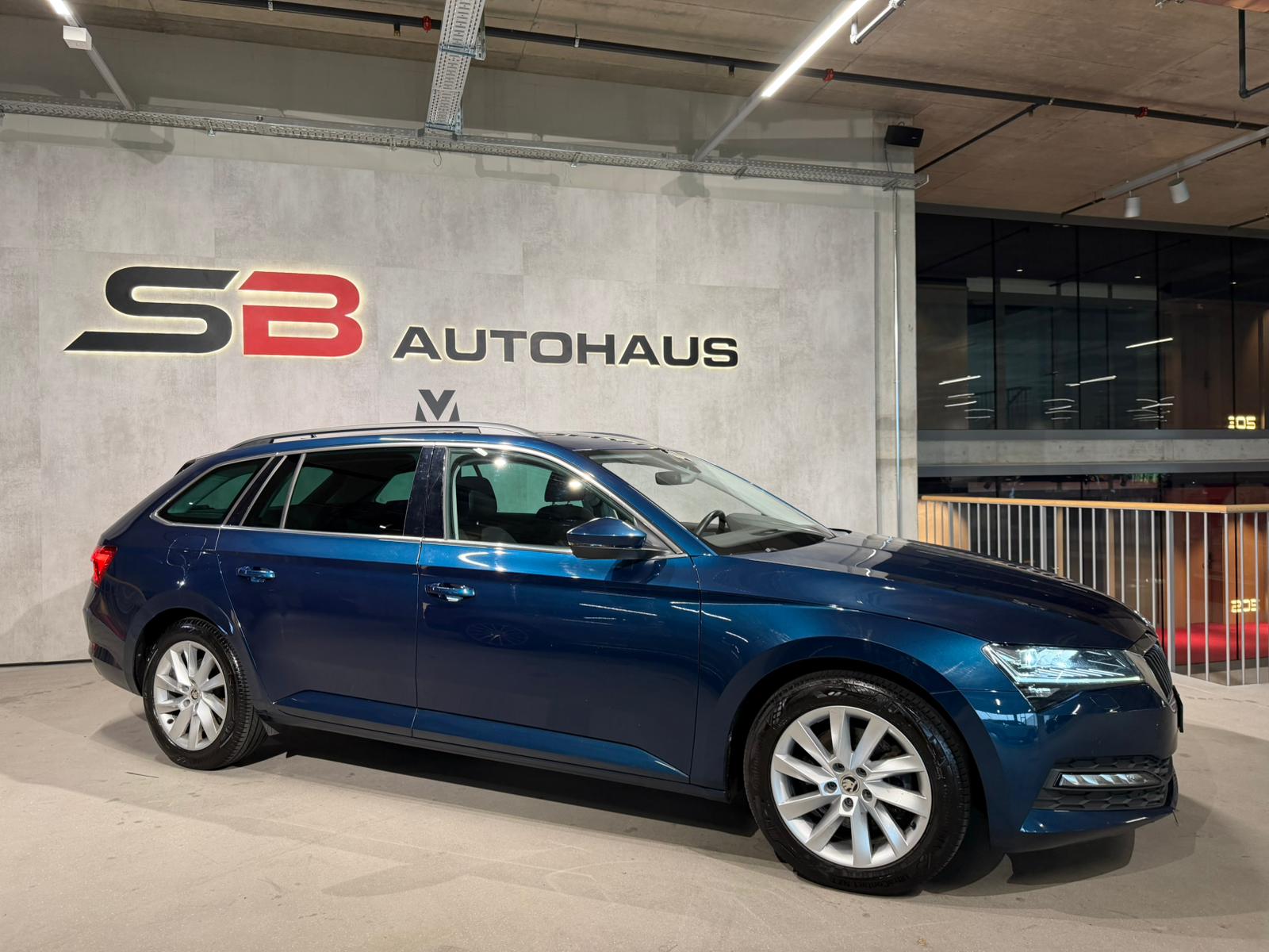 SKODA Superb Combi 2.0 TDi Ambition DSG-image-5