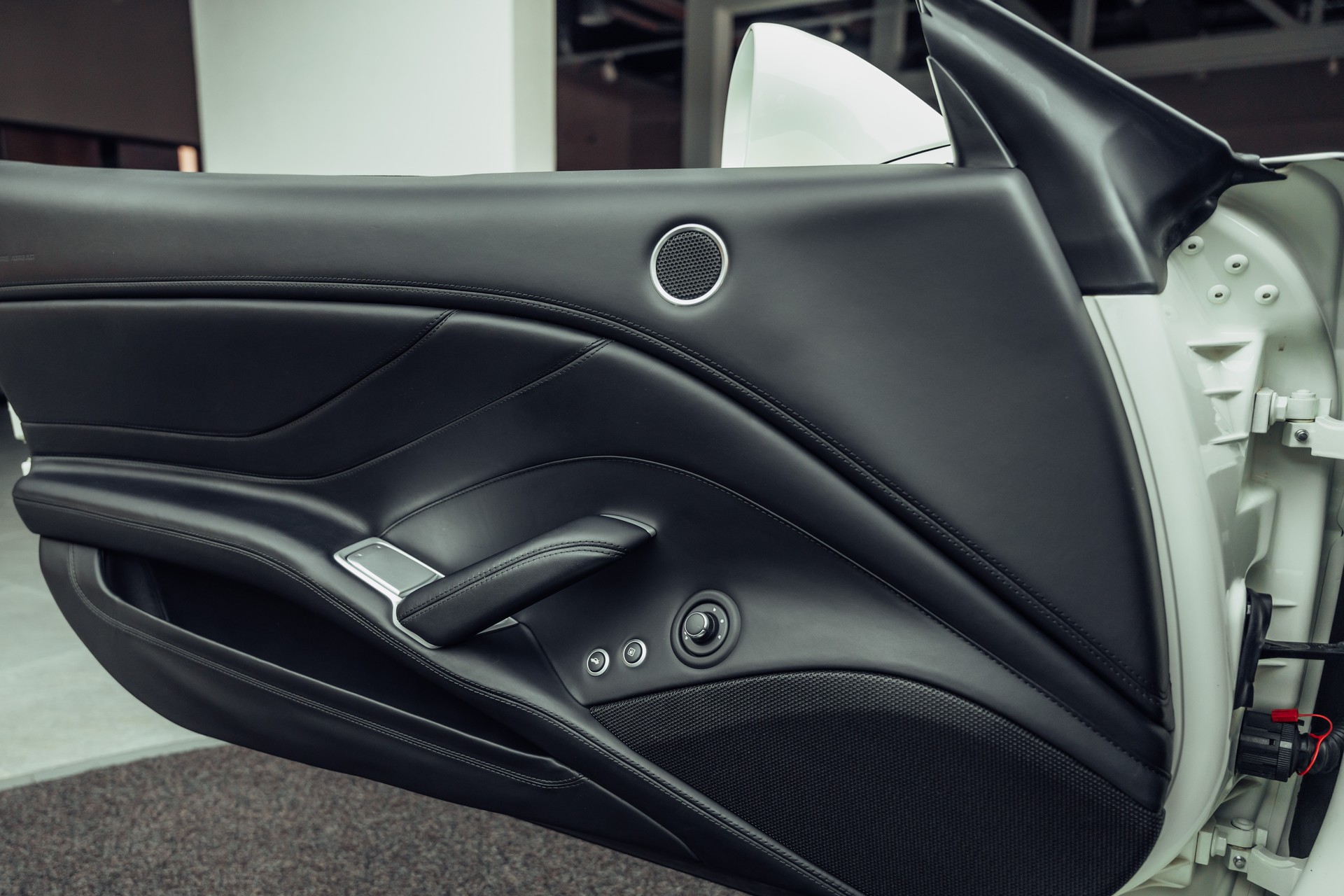 FERRARI California 3.9 V8 T-image-11