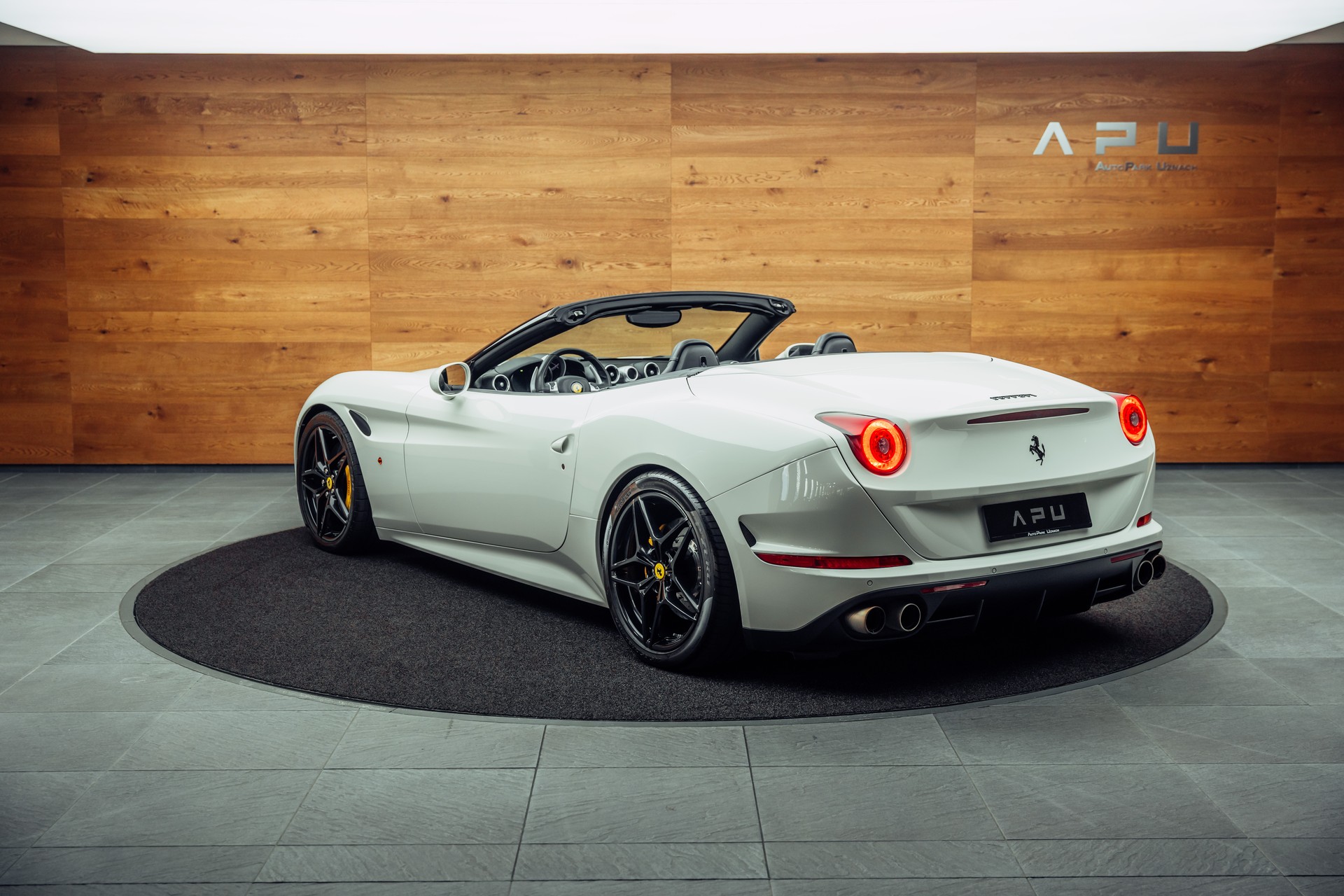 FERRARI California 3.9 V8 T-showroom-element-2