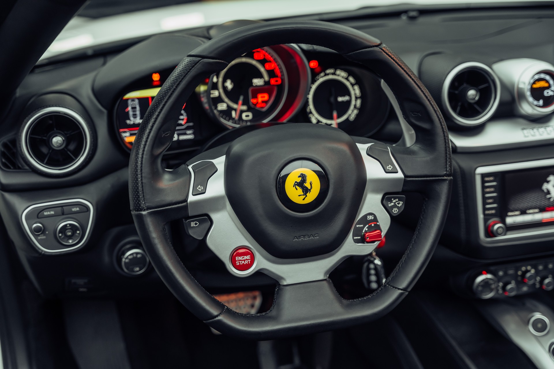 FERRARI California 3.9 V8 T-image-13